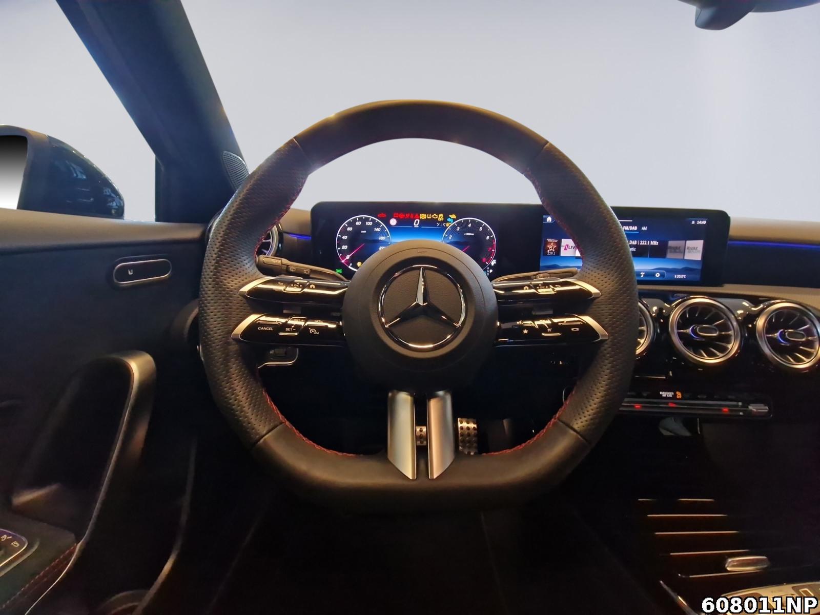 Fahrzeugabbildung Mercedes-Benz A 180 AMG Panorama Carplay Kamera Keyless 18