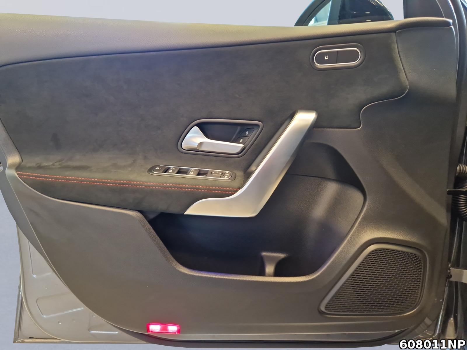 Fahrzeugabbildung Mercedes-Benz A 180 AMG Panorama Carplay Kamera Keyless 18