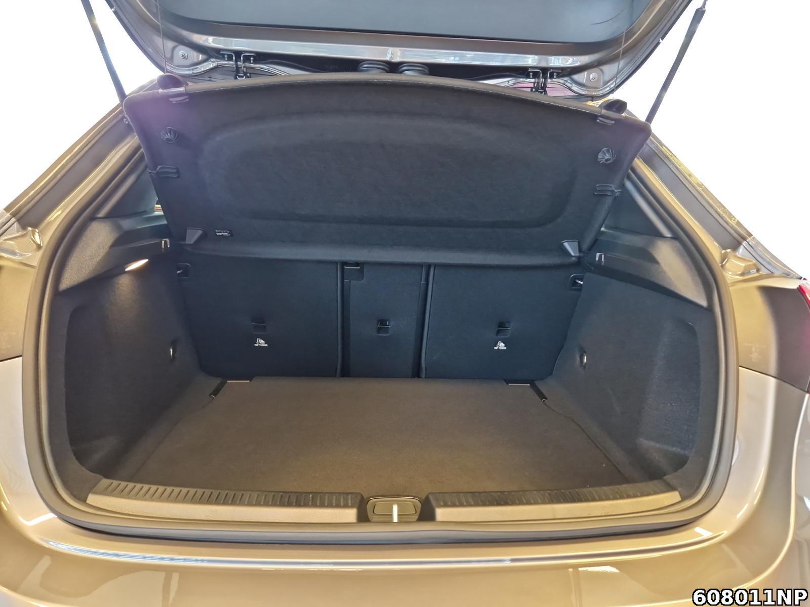 Fahrzeugabbildung Mercedes-Benz A 180 AMG Panorama Carplay Kamera Keyless 18