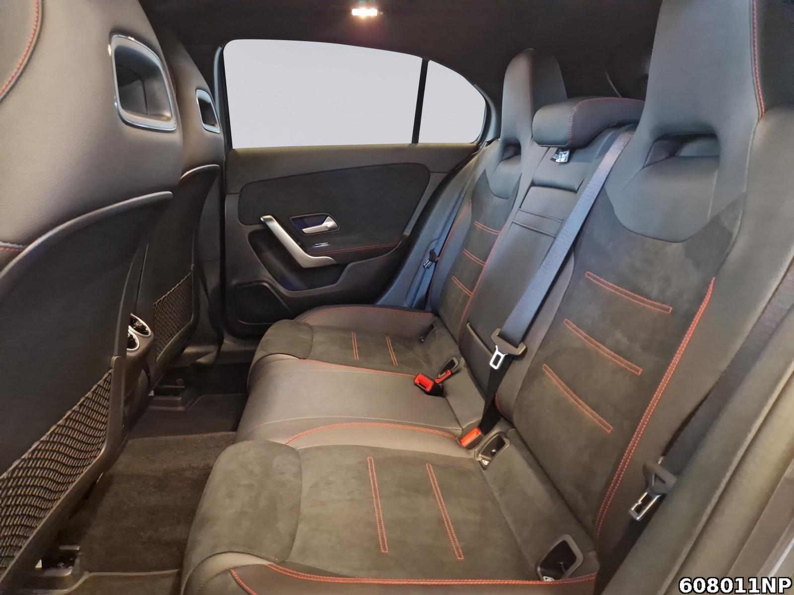 Fahrzeugabbildung Mercedes-Benz A 180 AMG Panorama Carplay Kamera Keyless 18