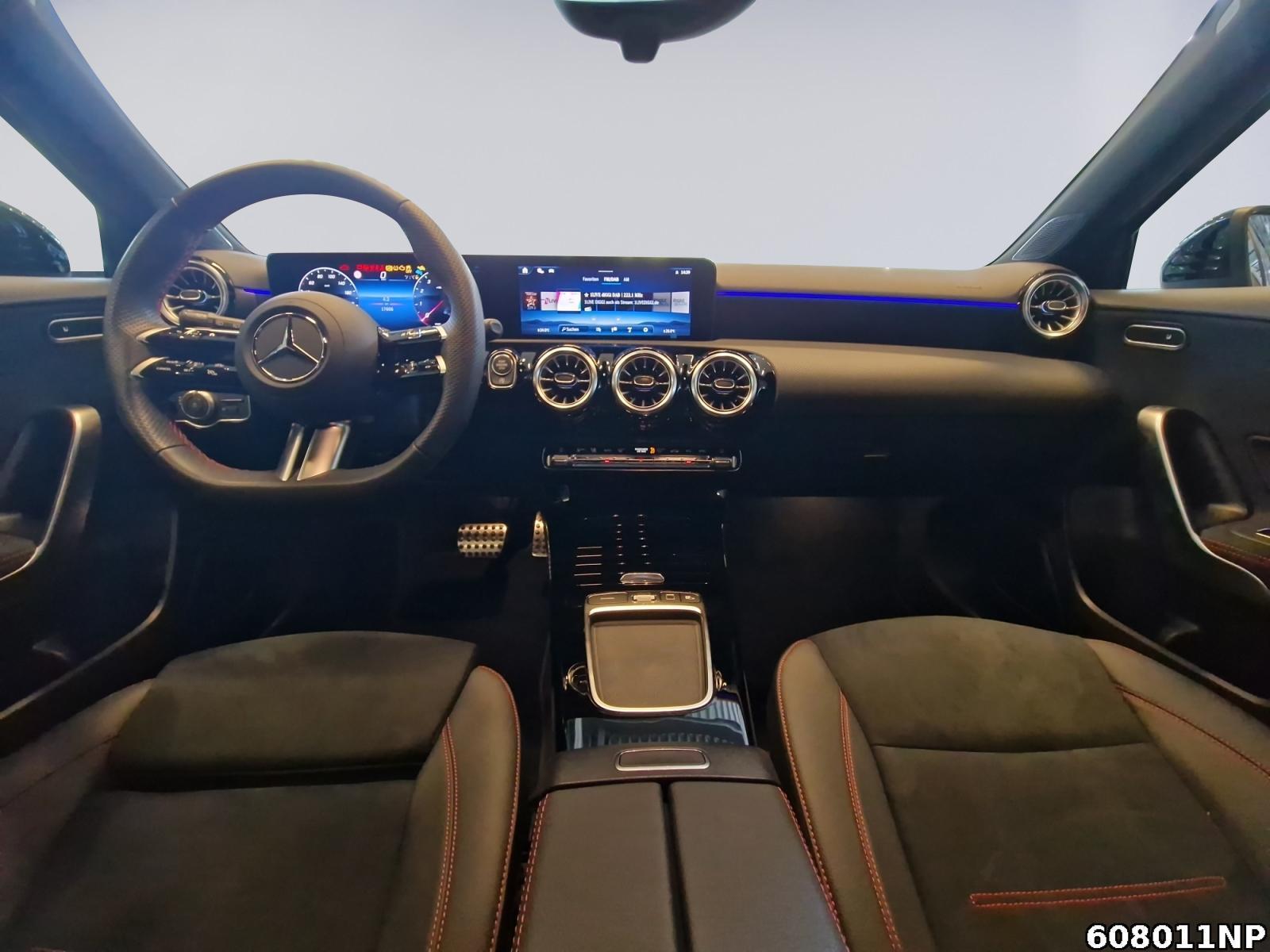 Fahrzeugabbildung Mercedes-Benz A 180 AMG Panorama Carplay Kamera Keyless 18