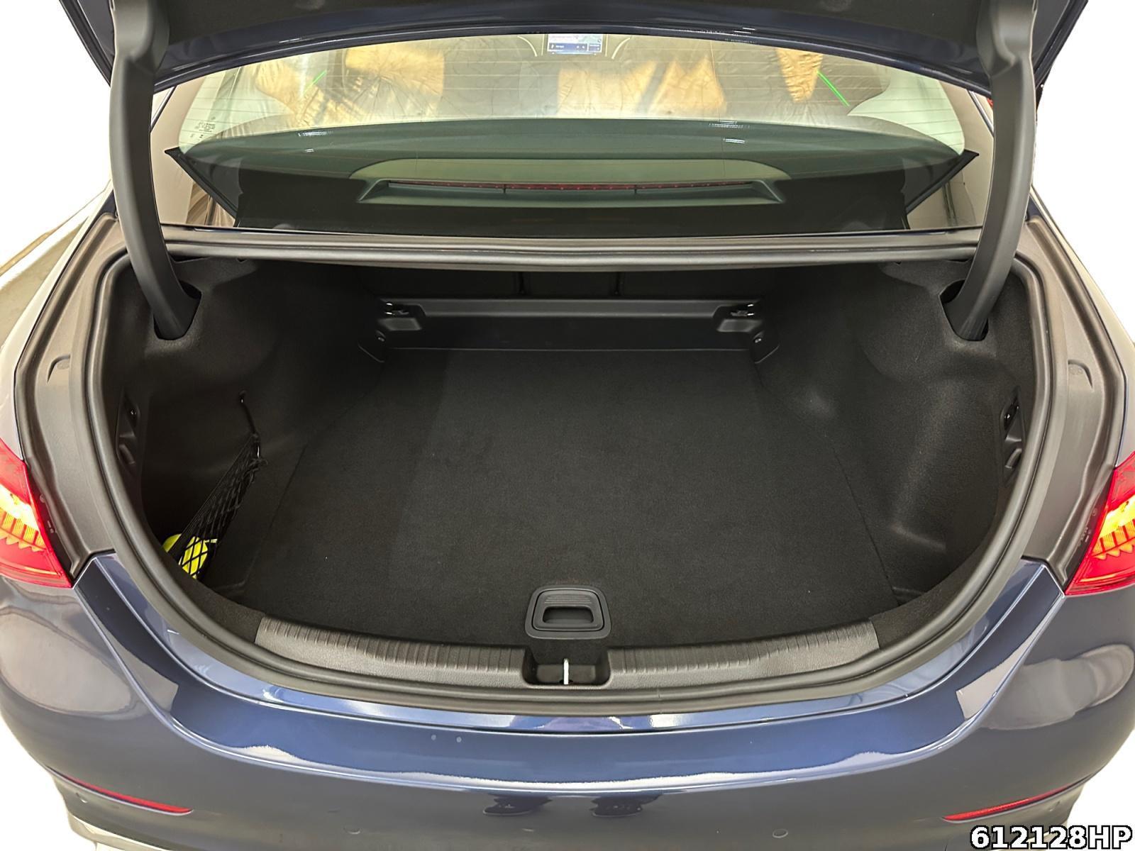 Fahrzeugabbildung Mercedes-Benz C 180 AMG Ambiente KameraLenkradhzg Sitzhzg LED