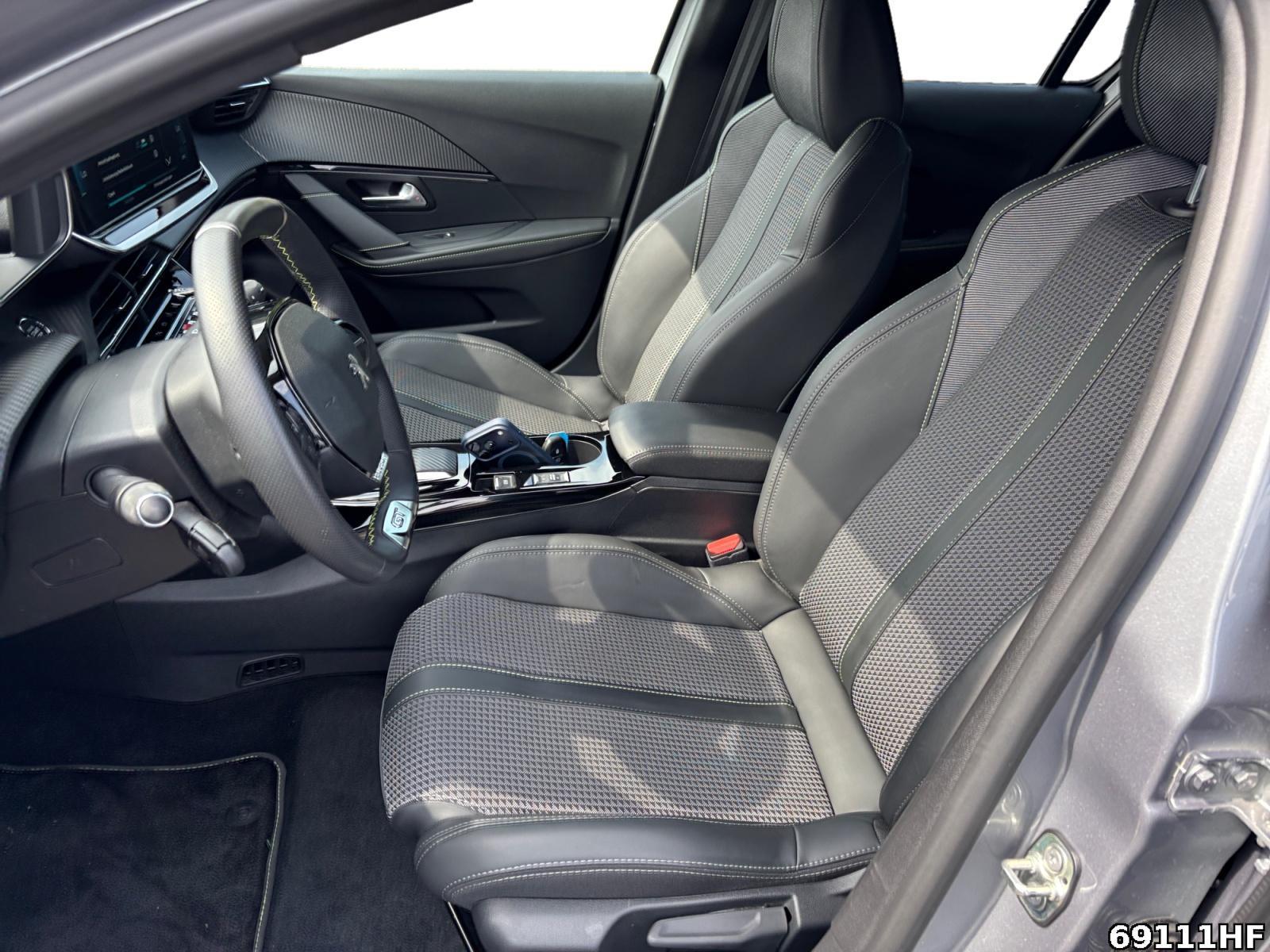 Fahrzeugabbildung Peugeot 208 e208