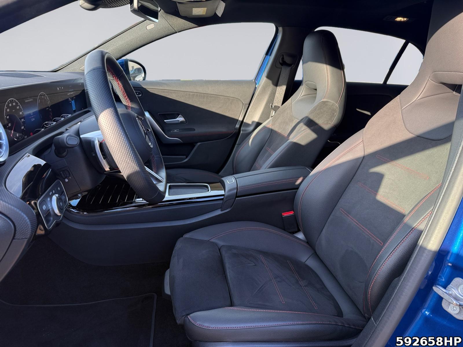 Fahrzeugabbildung Mercedes-Benz A 250 AMG Pano Keyless 11kw AC-Laden LHZ Totw
