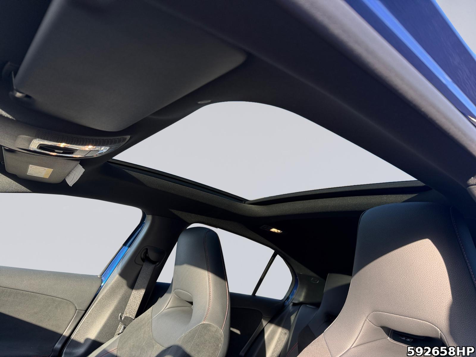 Fahrzeugabbildung Mercedes-Benz A 250 AMG Pano Keyless 11kw AC-Laden LHZ Totw