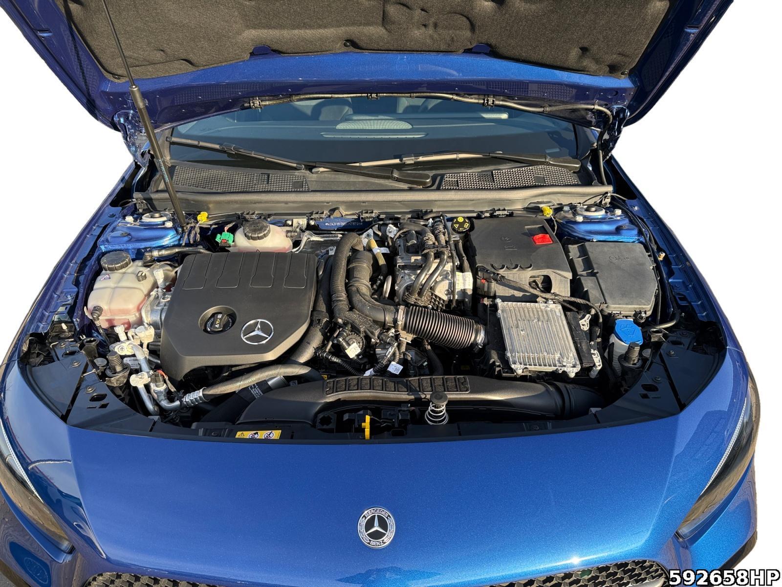 Fahrzeugabbildung Mercedes-Benz A 250 AMG Pano Keyless 11kw AC-Laden LHZ Totw
