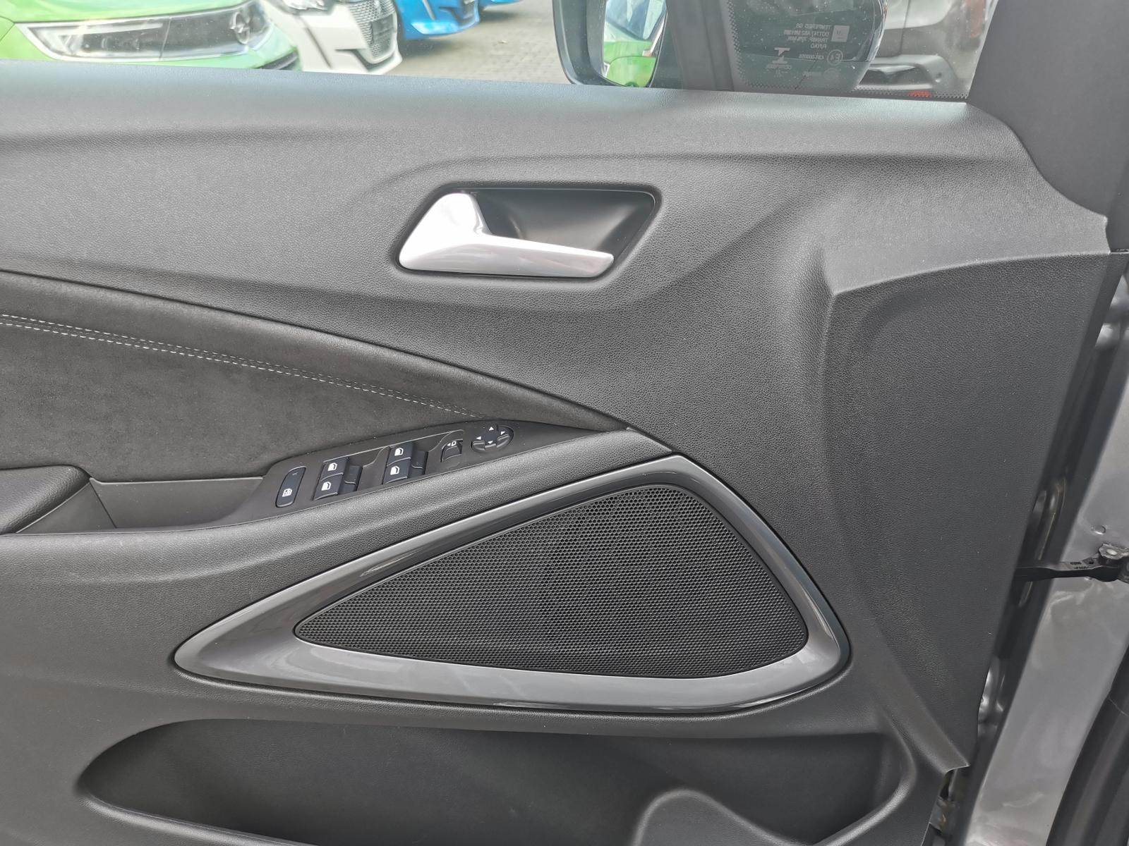 Fahrzeugabbildung Opel Crossland X Ultimate*SHZ*PDC+Cam*Head-Up*Navi*