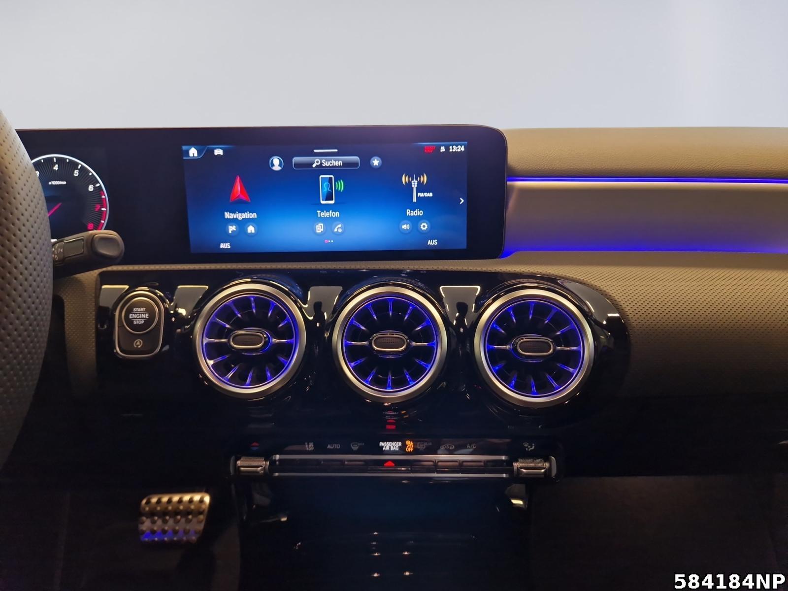 Fahrzeugabbildung Mercedes-Benz A 200 Kompaktlimousine AMG+NIGHT+MULTIBEAM+BURME