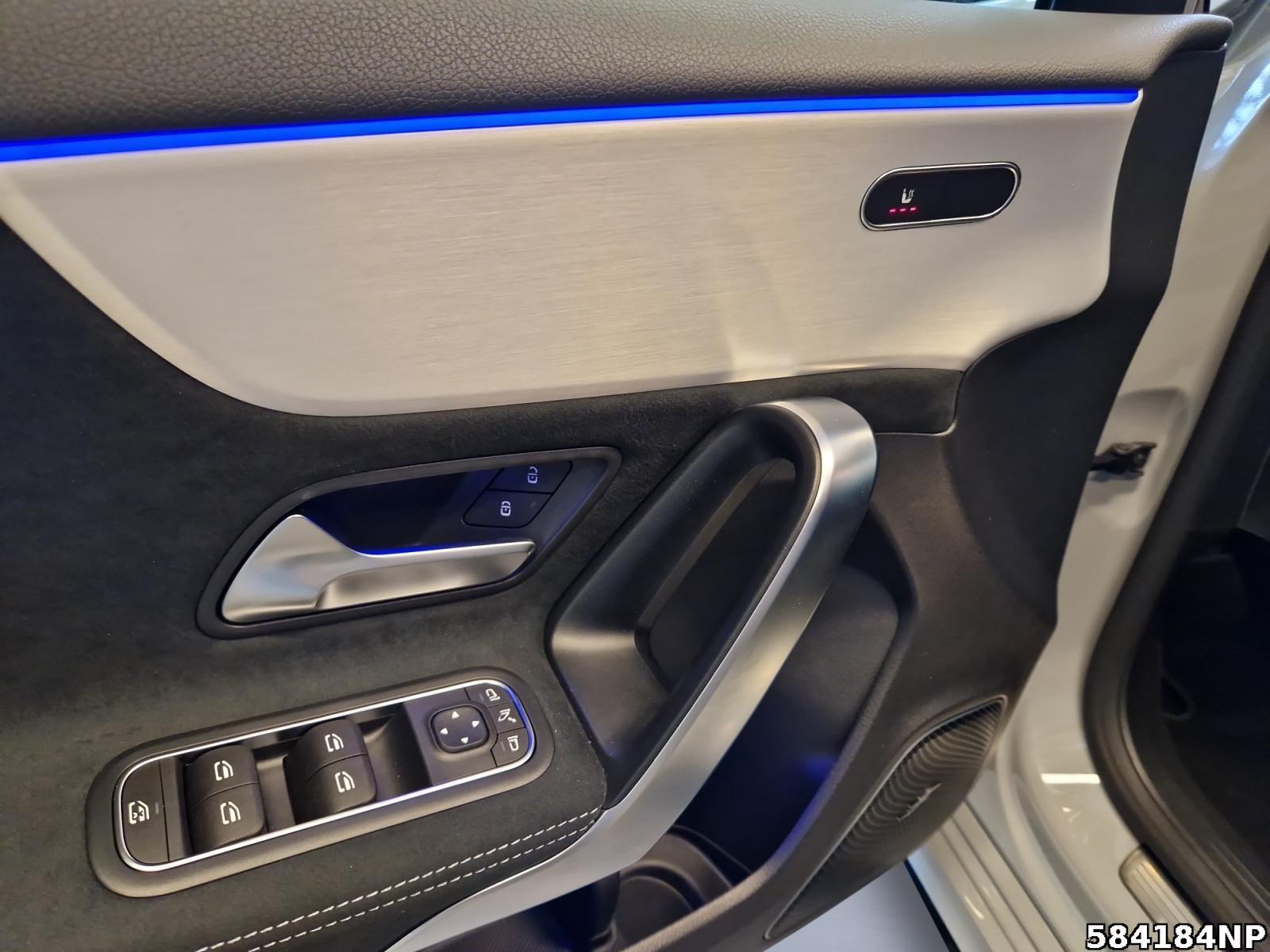 Fahrzeugabbildung Mercedes-Benz A 200 Kompaktlimousine AMG+NIGHT+MULTIBEAM+BURME
