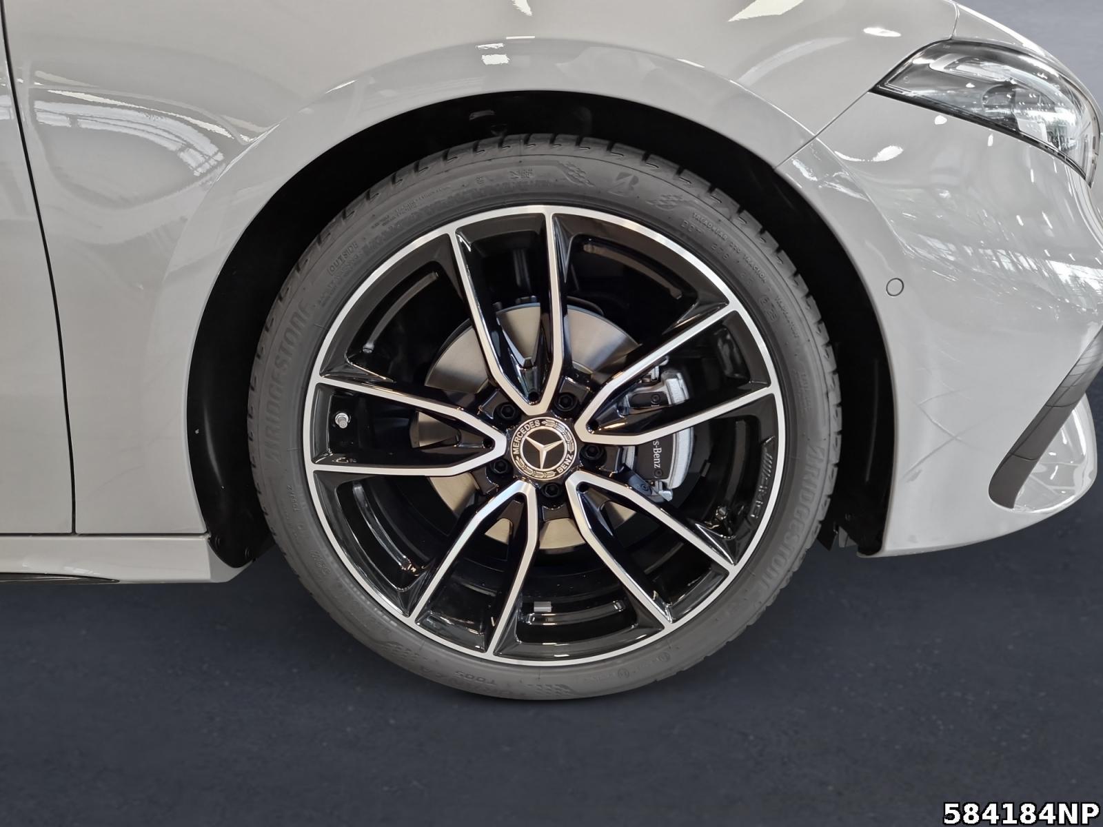 Fahrzeugabbildung Mercedes-Benz A 200 Kompaktlimousine AMG+NIGHT+MULTIBEAM+BURME