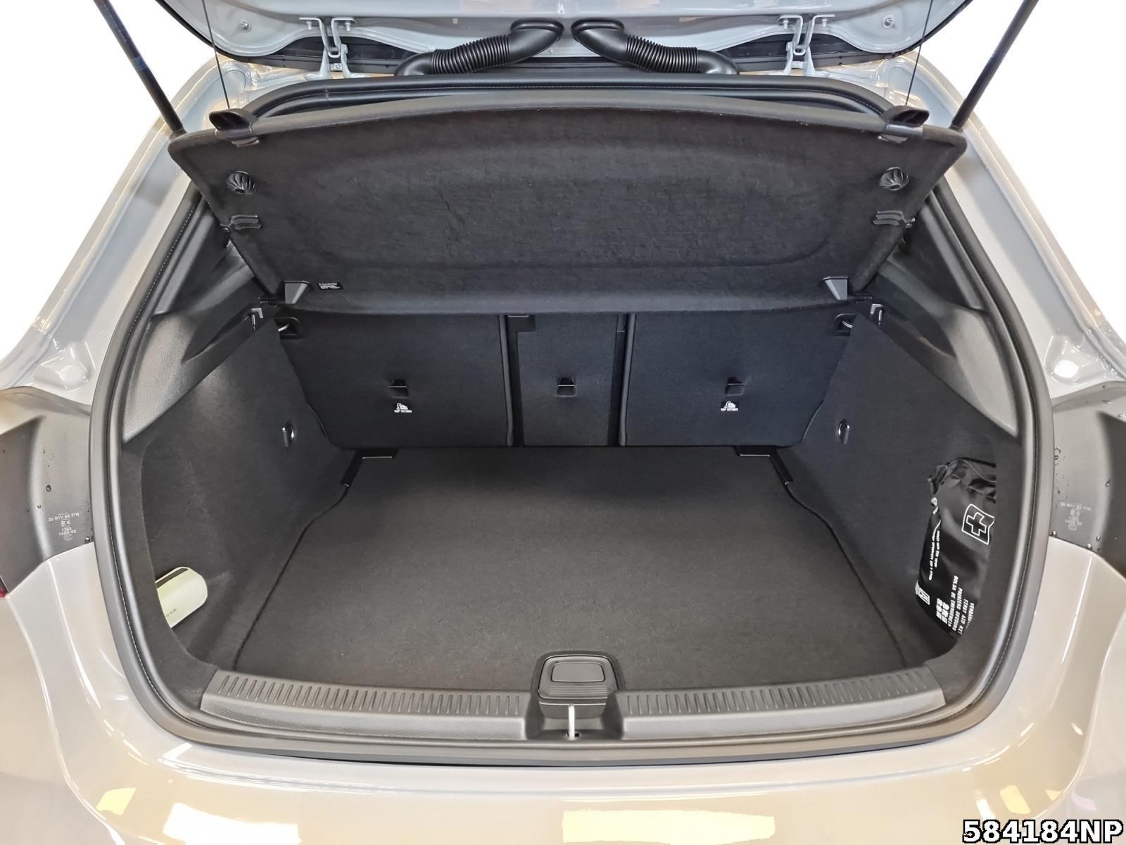 Fahrzeugabbildung Mercedes-Benz A 200 Kompaktlimousine AMG+NIGHT+MULTIBEAM+BURME
