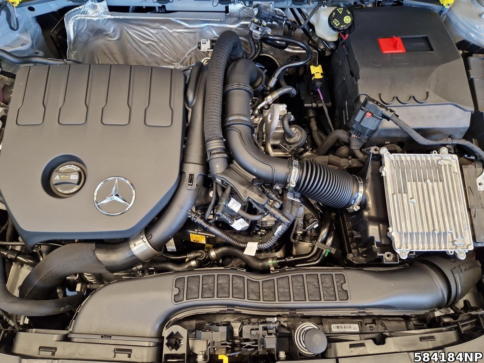 Fahrzeugabbildung Mercedes-Benz A 200 Kompaktlimousine AMG+NIGHT+MULTIBEAM+BURME