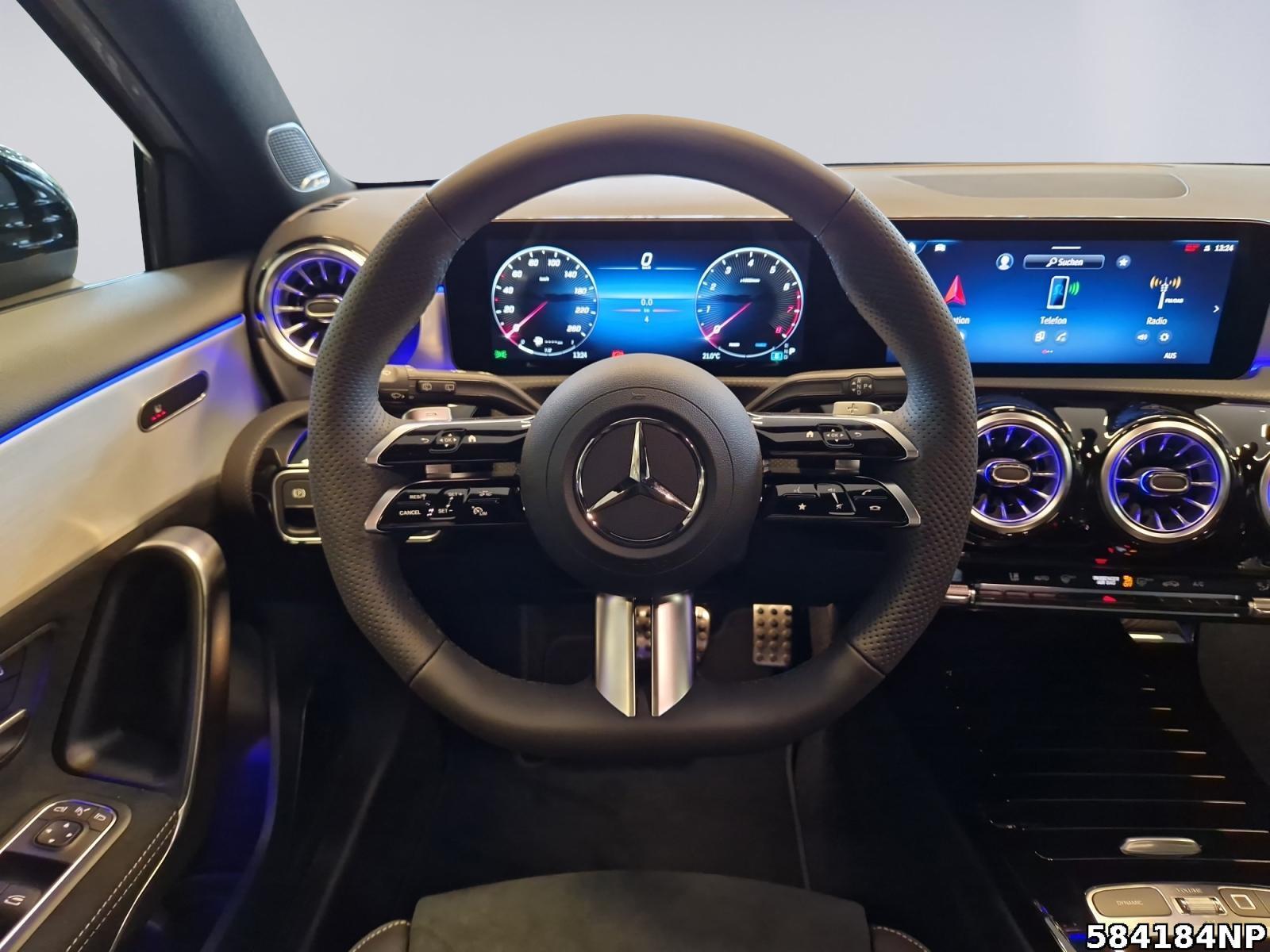 Fahrzeugabbildung Mercedes-Benz A 200 Kompaktlimousine AMG+NIGHT+MULTIBEAM+BURME