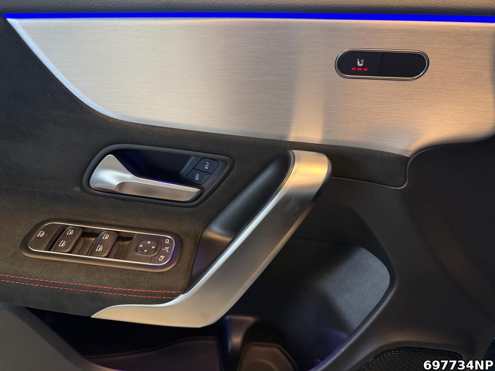 Fahrzeugabbildung Mercedes-Benz CLA 200 Shooting Brake AMG Line Night MULTIBEAM Carplay 19