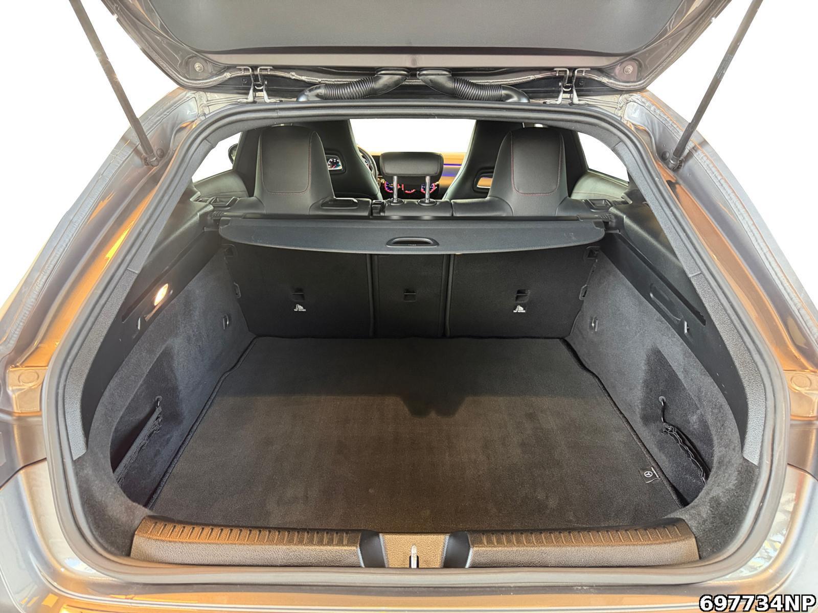 Fahrzeugabbildung Mercedes-Benz CLA 200 Shooting Brake AMG Line Night MULTIBEAM Carplay 19