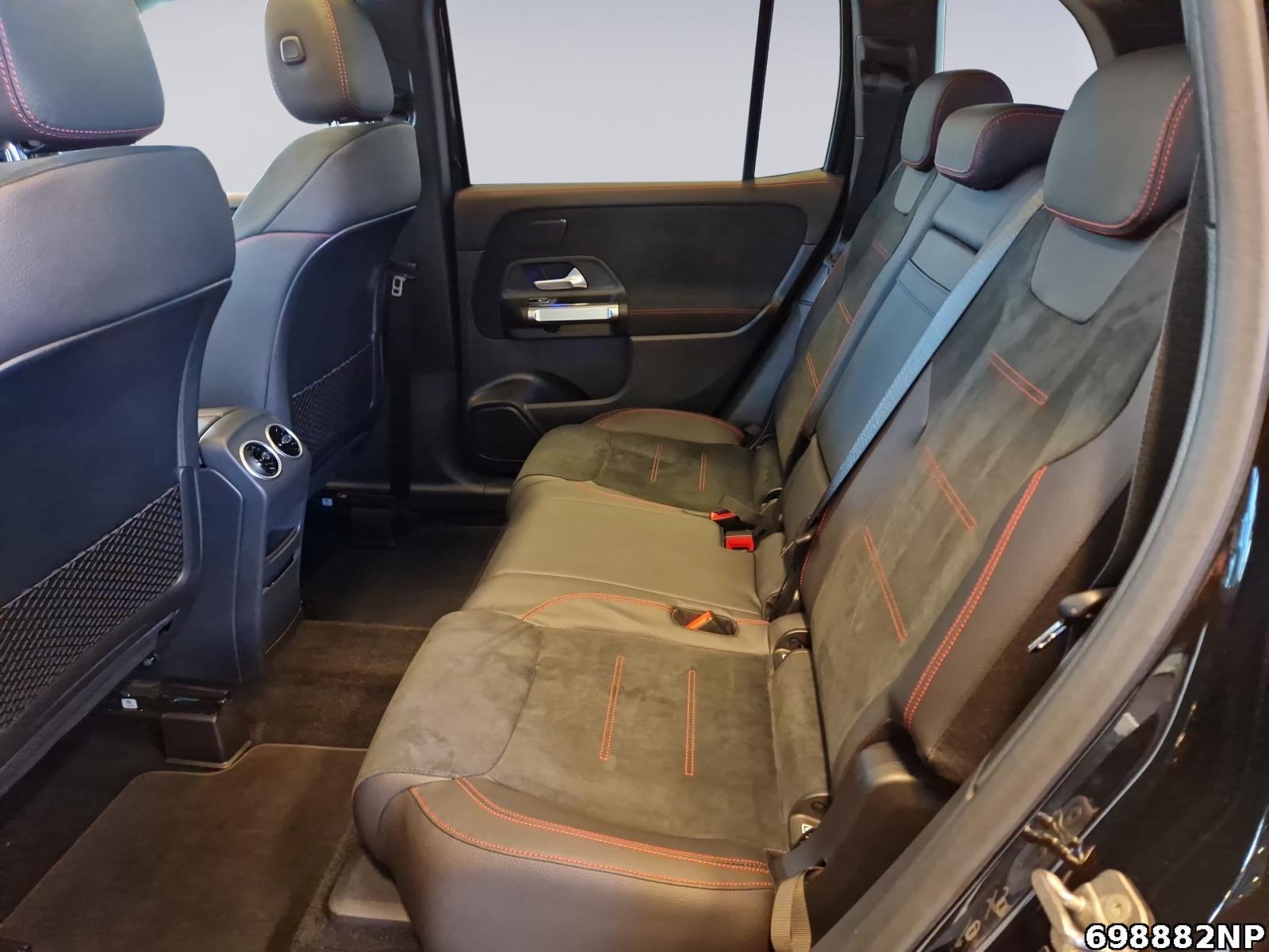 Fahrzeugabbildung Mercedes-Benz GLB 250 4M AMG Pano AHK Adv. Sound Lenkradhzg