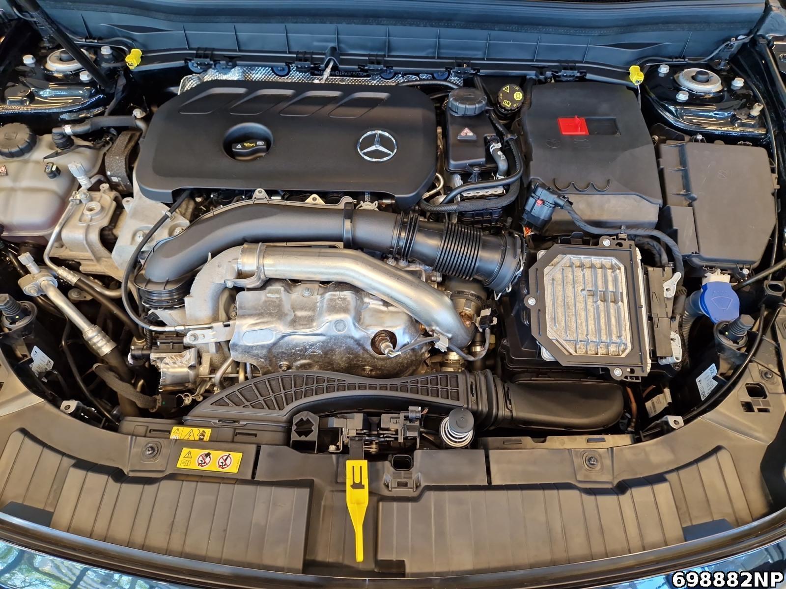 Fahrzeugabbildung Mercedes-Benz GLB 250 4M AMG Pano AHK Adv. Sound Lenkradhzg