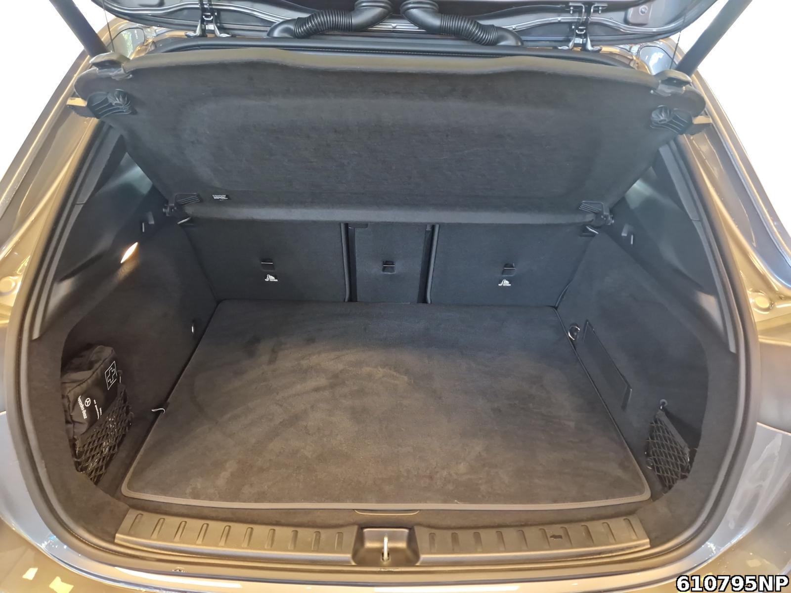 Fahrzeugabbildung Mercedes-Benz EQA 4M AMG Totwinkel Kamera CarPlay LED