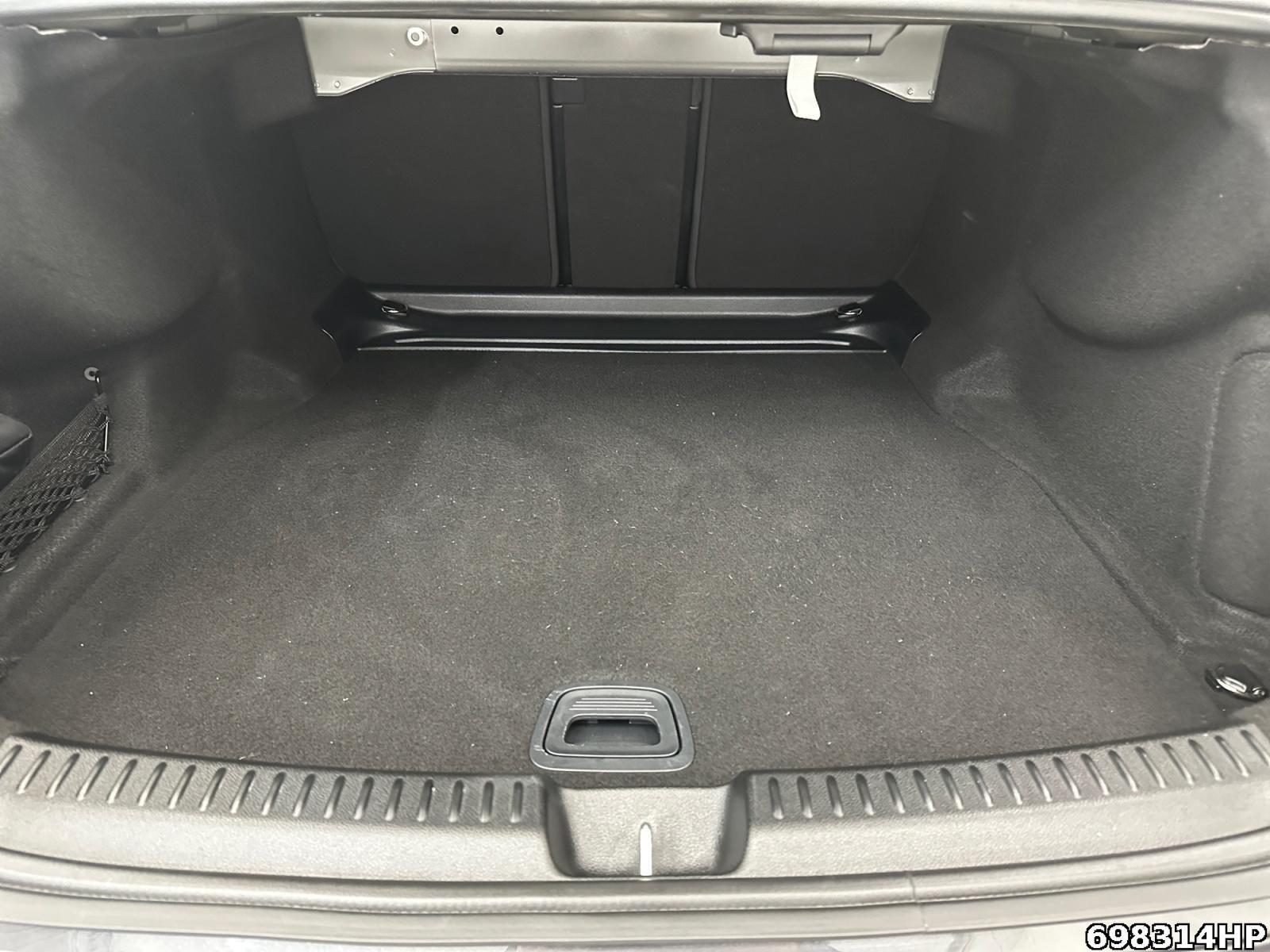Fahrzeugabbildung Mercedes-Benz E 220 d Avantgarde AHK Kamera DISTRONIC CarPlay