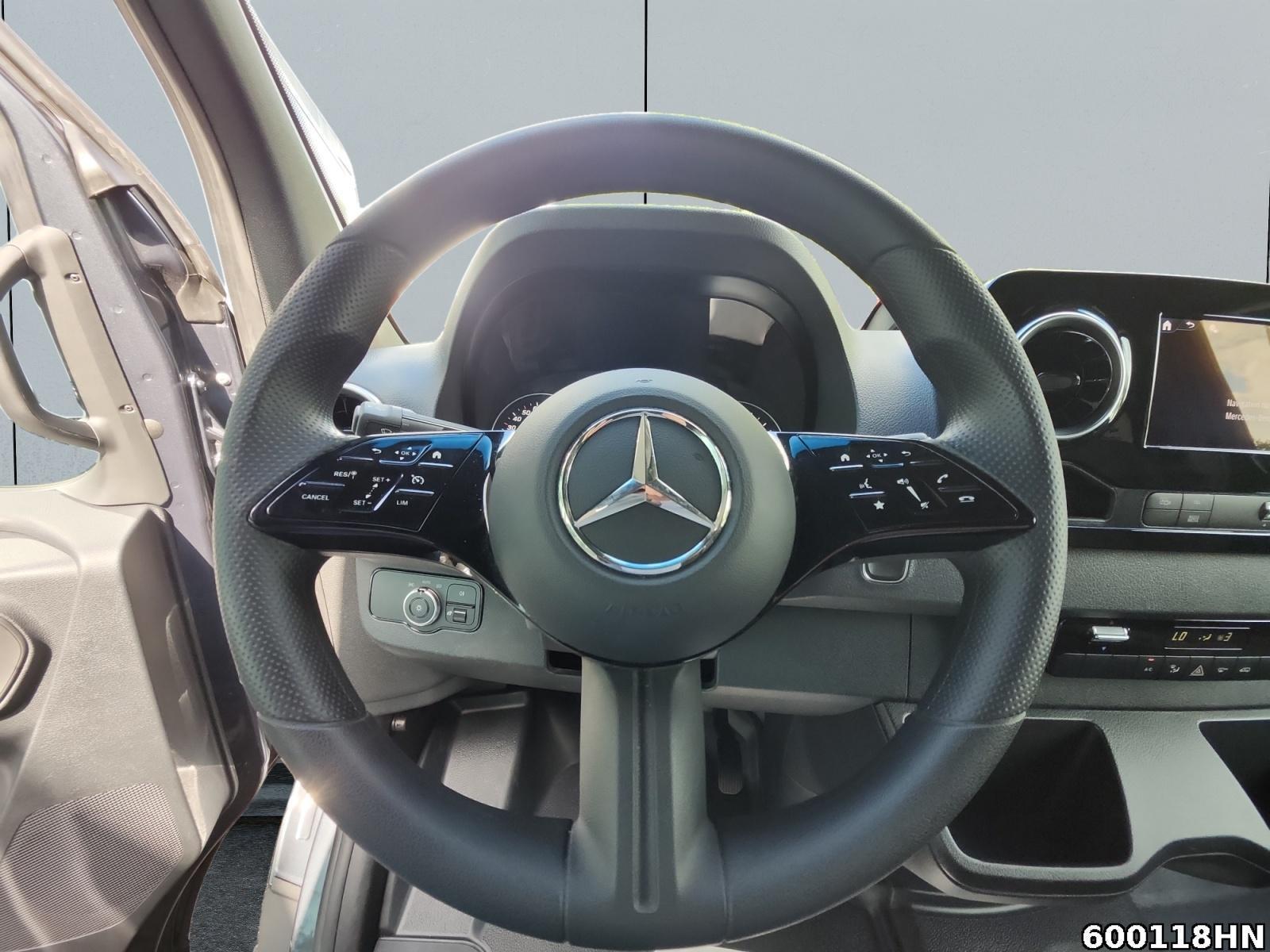 Fahrzeugabbildung Mercedes-Benz Sprinter 319 CDI Kasten PRO*L2H2*ALLRAD*LED*AHK