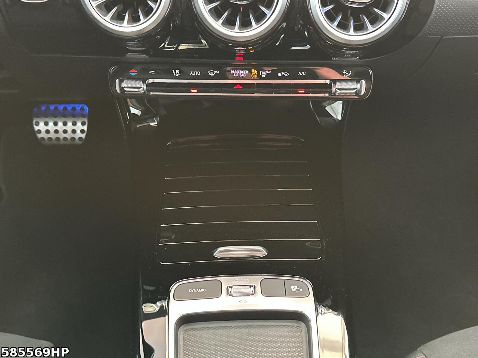 Fahrzeugabbildung Mercedes-Benz A 180 AMG KeylessGo Sportsitze LED Kamera 18