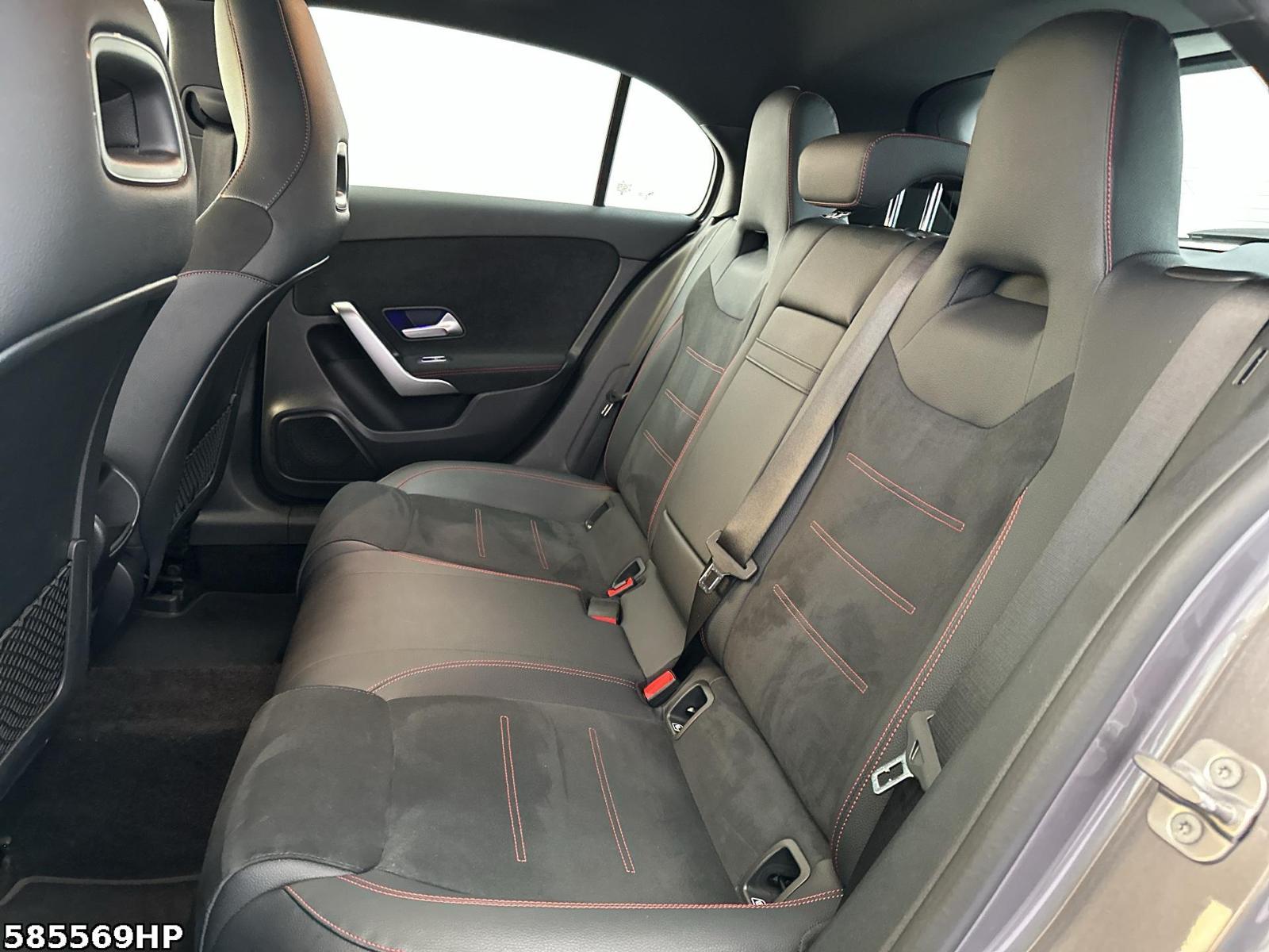 Fahrzeugabbildung Mercedes-Benz A 180 AMG KeylessGo Sportsitze LED Kamera 18