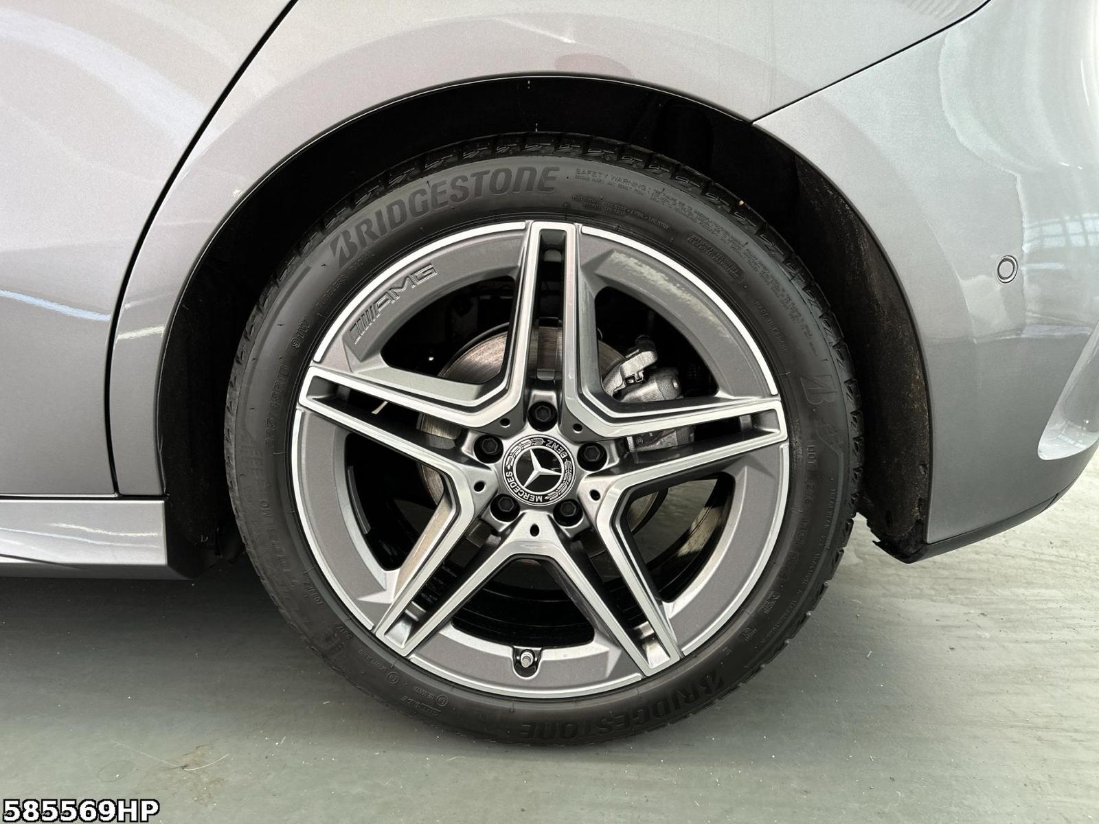 Fahrzeugabbildung Mercedes-Benz A 180 AMG KeylessGo Sportsitze LED Kamera 18