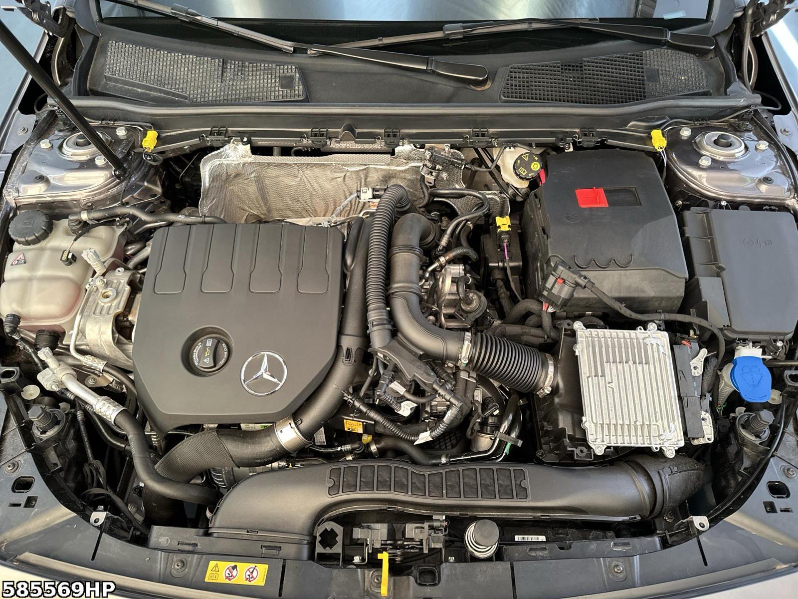 Fahrzeugabbildung Mercedes-Benz A 180 AMG KeylessGo Sportsitze LED Kamera 18