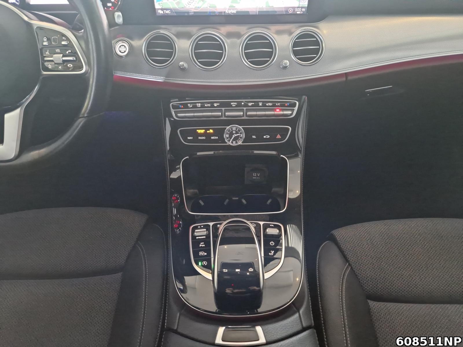 Fahrzeugabbildung Mercedes-Benz E 400 Avantgarde Ambiente Multibeam Apple DAB+