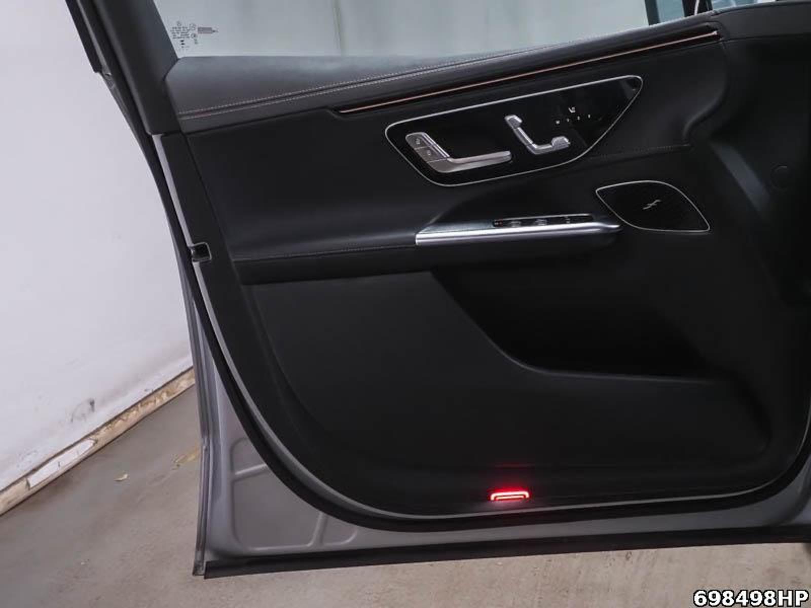 Fahrzeugabbildung Mercedes-Benz EQE SUV 300 Electric Art Distronic Memory 20