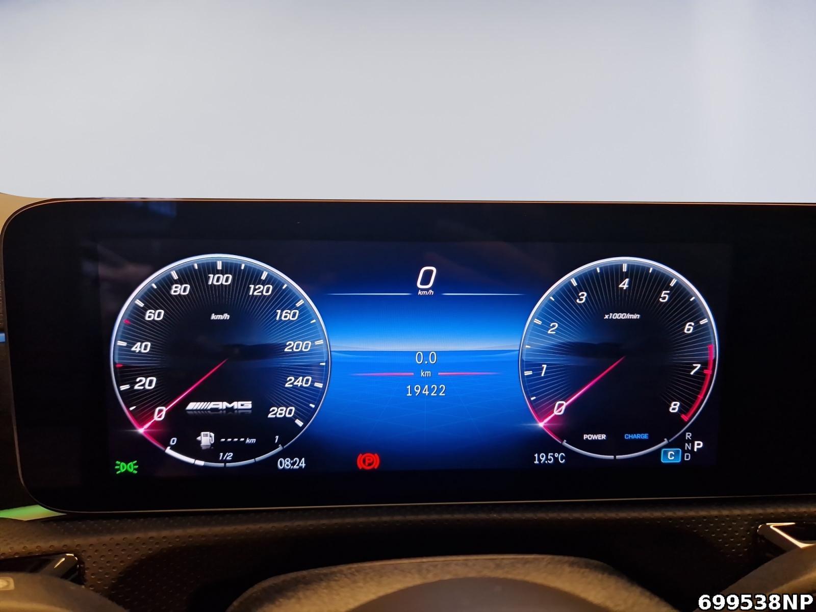 Fahrzeugabbildung Mercedes-Benz CLA 35 AMG 4M Pano Night Burmester Multibeam 360
