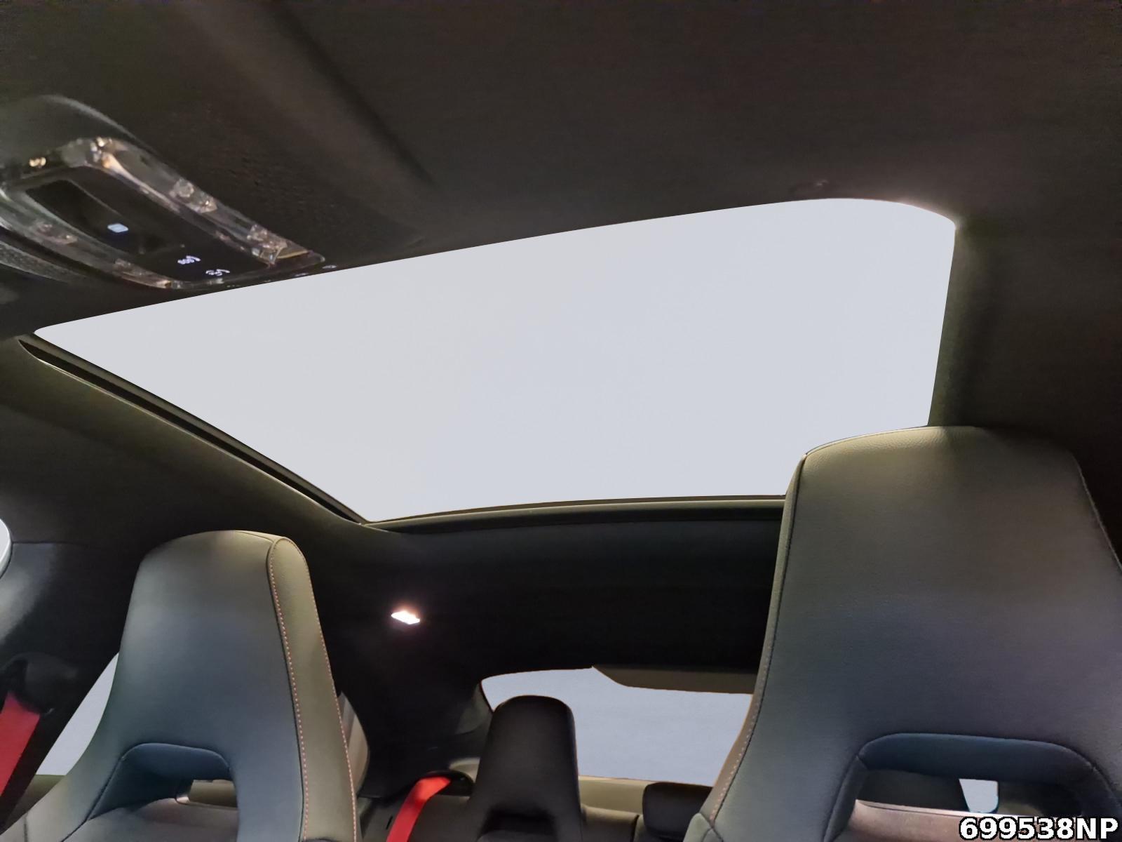 Fahrzeugabbildung Mercedes-Benz CLA 35 AMG 4M Pano Night Burmester Multibeam 360