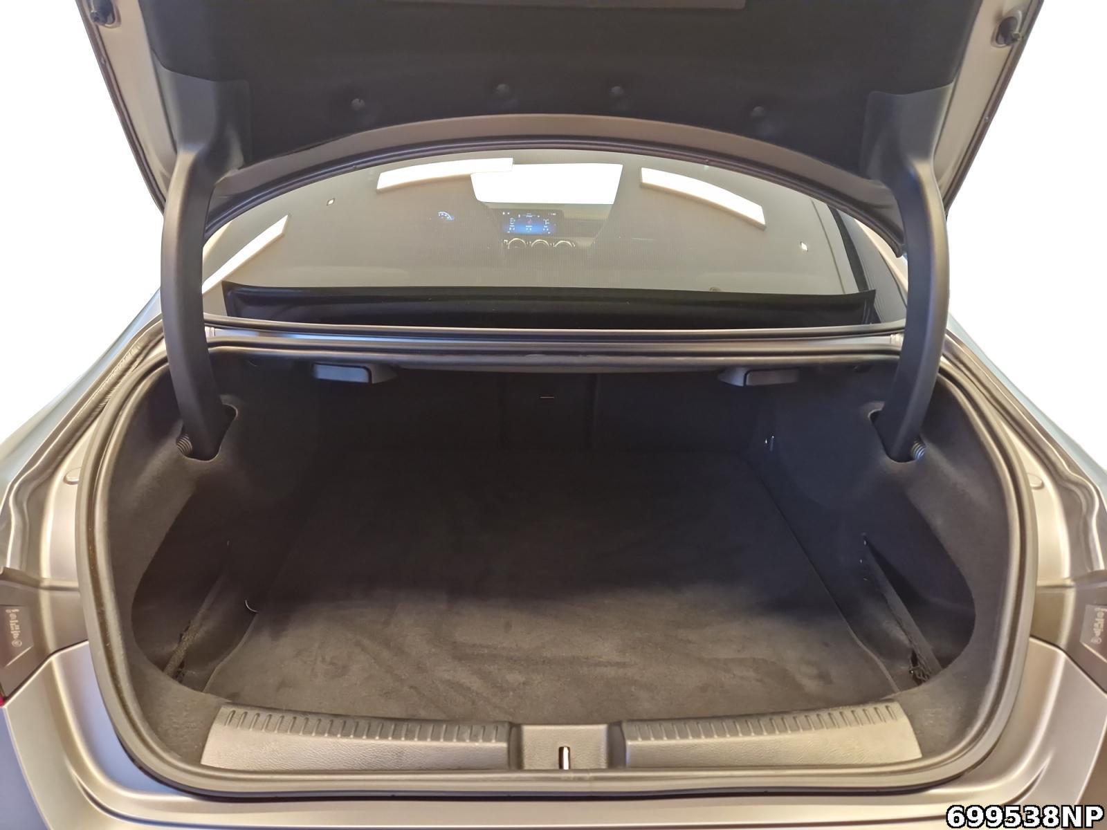 Fahrzeugabbildung Mercedes-Benz CLA 35 AMG 4M Pano Night Burmester Multibeam 360