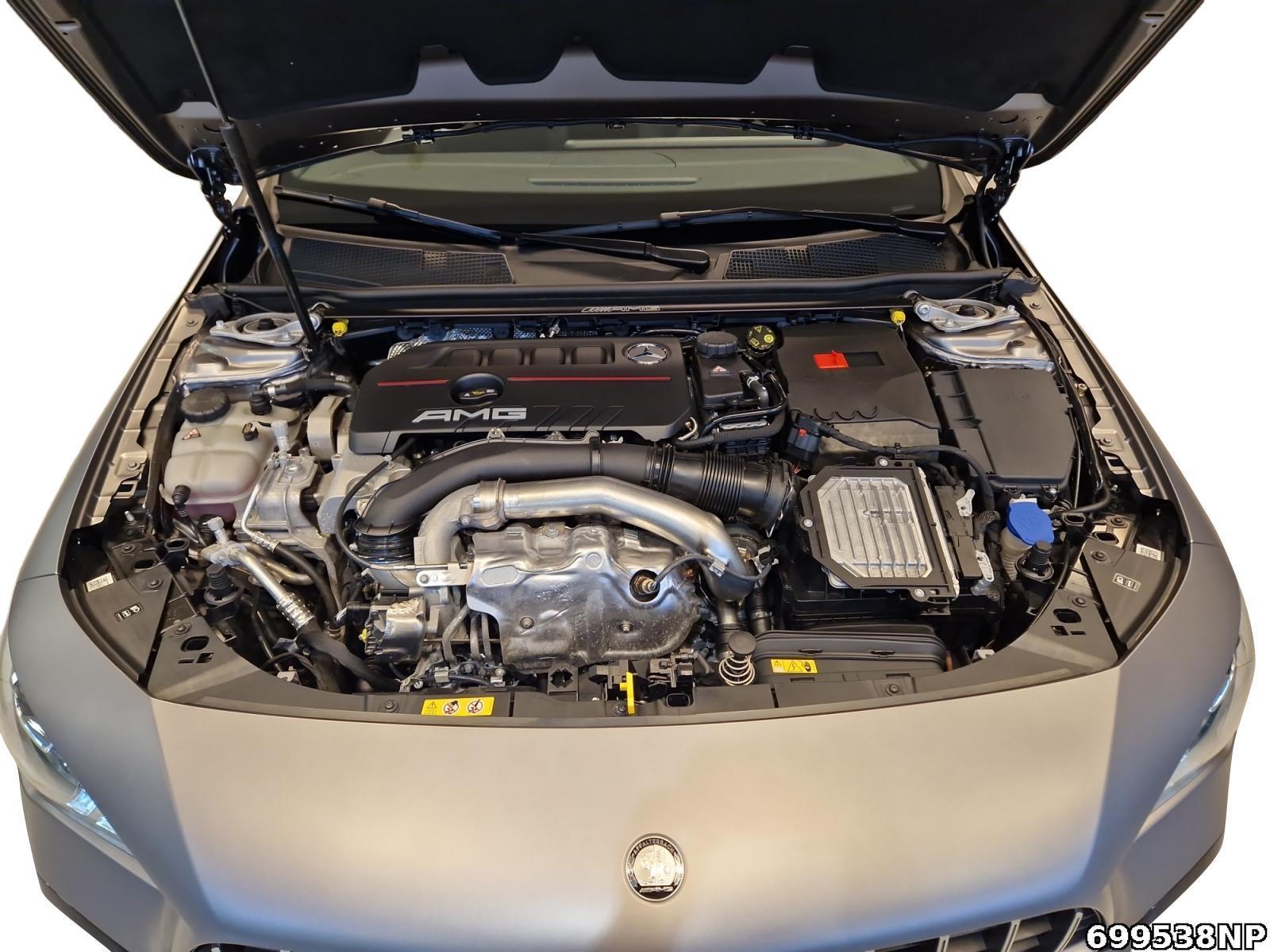 Fahrzeugabbildung Mercedes-Benz CLA 35 AMG 4M Pano Night Burmester Multibeam 360