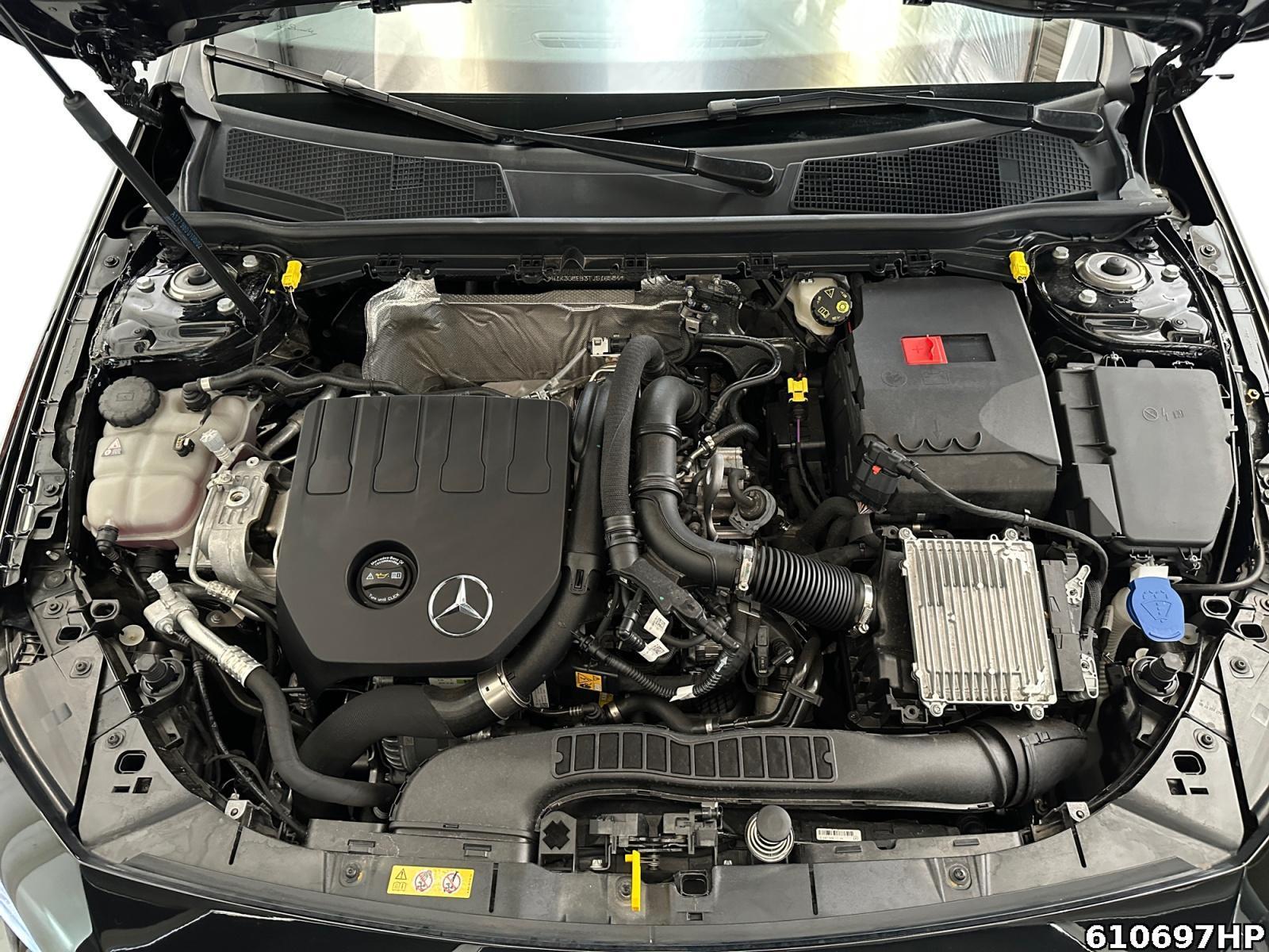 Fahrzeugabbildung Mercedes-Benz A 180 Limousine AMG Night AHK Pano Ambiente 19