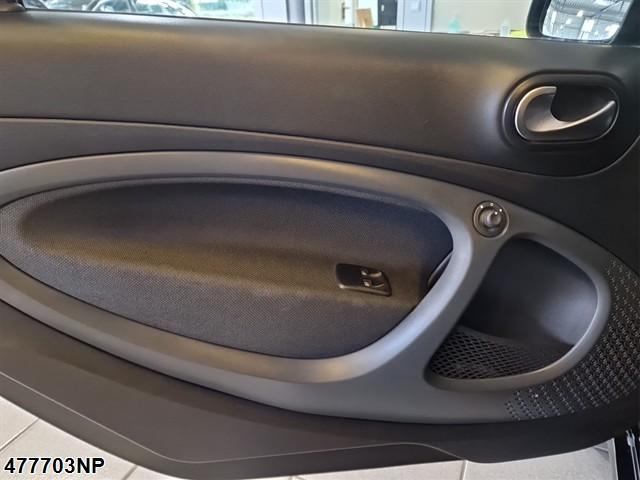 Fahrzeugabbildung Smart ForTwo EQ Passion cabrio Lenkkradhzg Cool&Audio