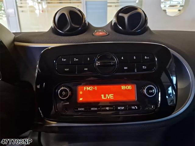 Fahrzeugabbildung Smart ForTwo EQ Passion cabrio Lenkkradhzg Cool&Audio