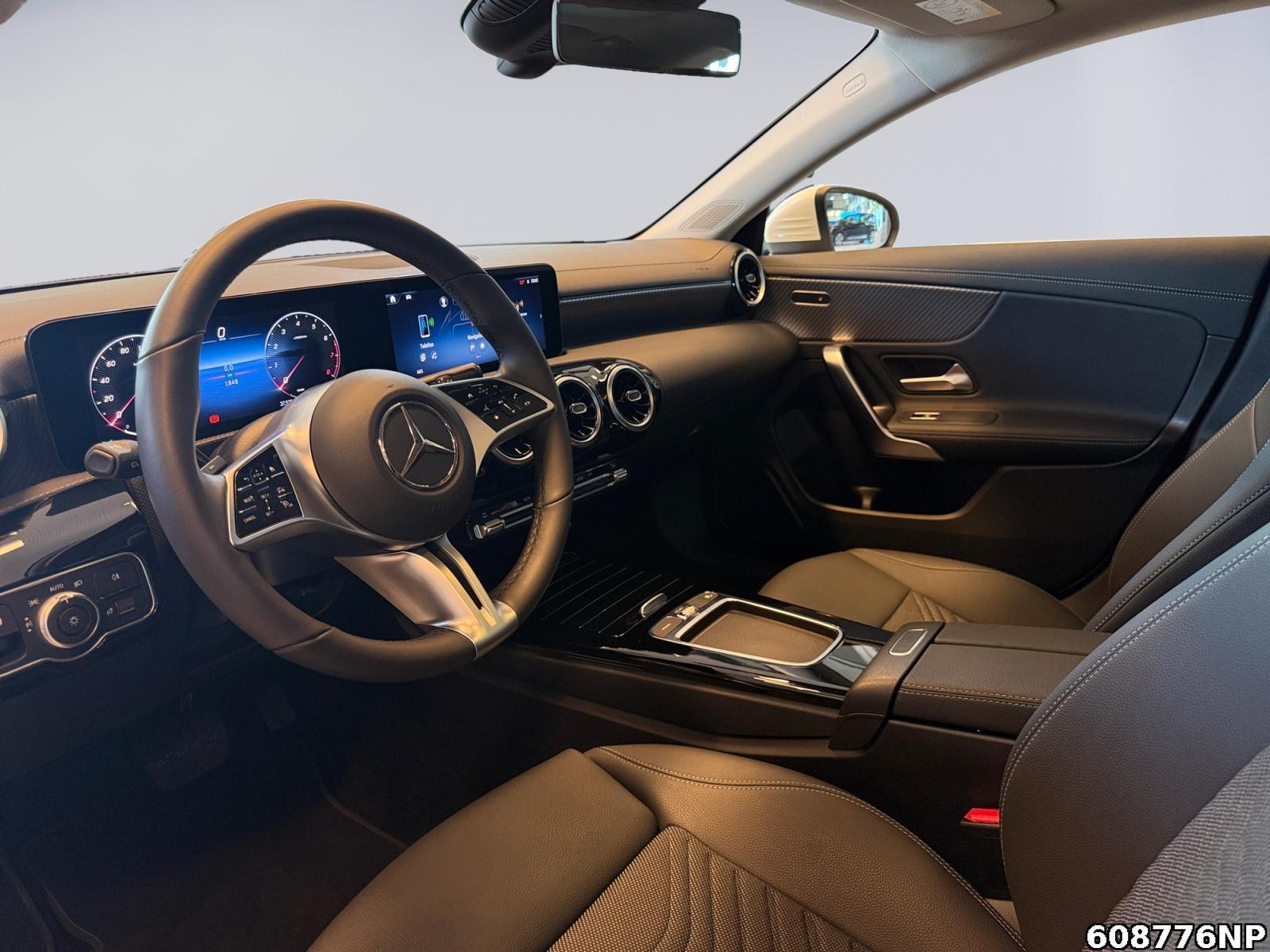 Fahrzeugabbildung Mercedes-Benz CLA 180 Progressive Pano Kamera Lenkradhzg LED.