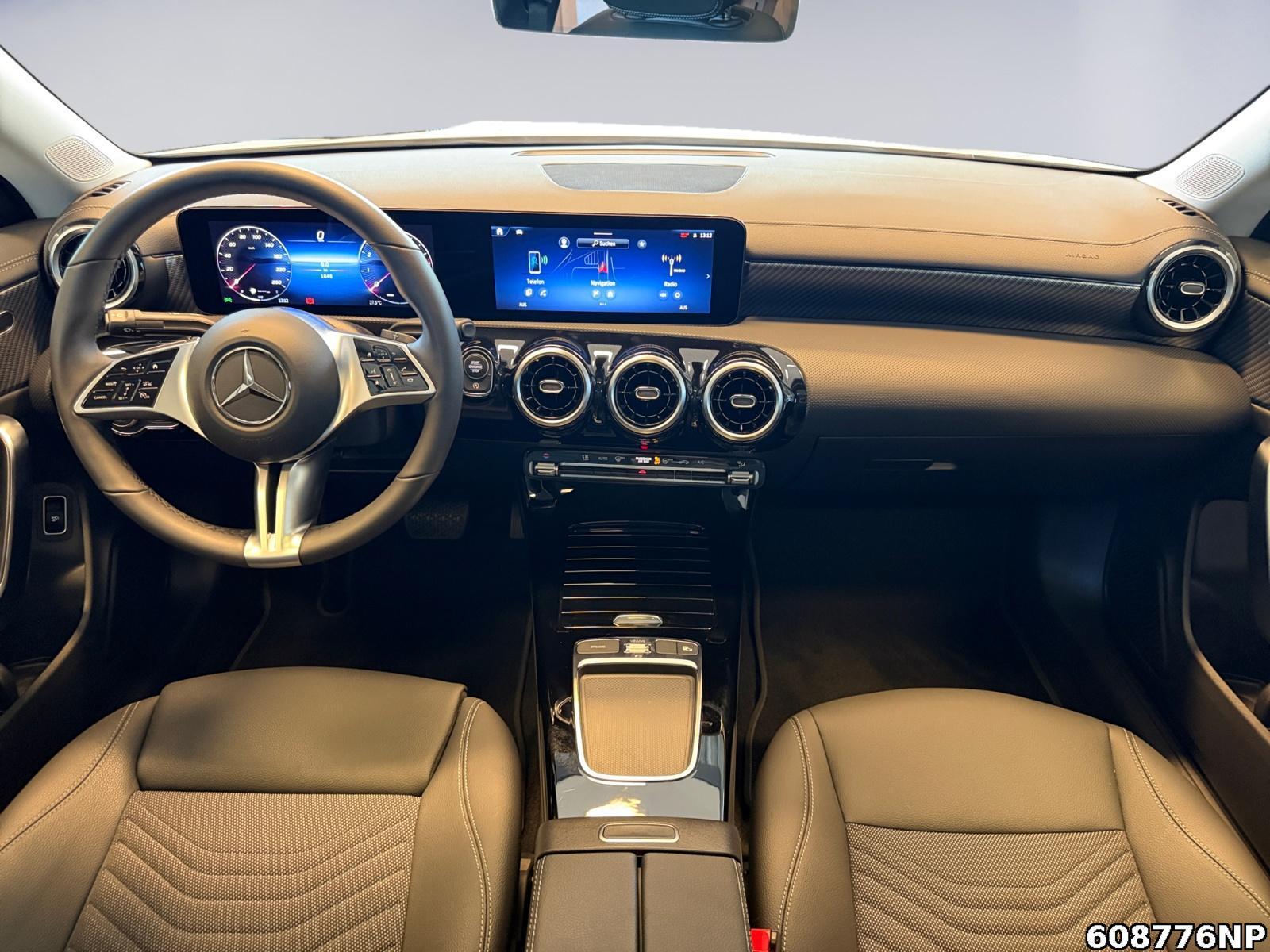 Fahrzeugabbildung Mercedes-Benz CLA 180 Progressive Pano Kamera Lenkradhzg LED.