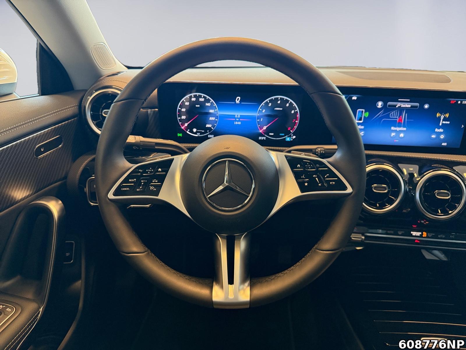 Fahrzeugabbildung Mercedes-Benz CLA 180 Progressive Pano Kamera Lenkradhzg LED.