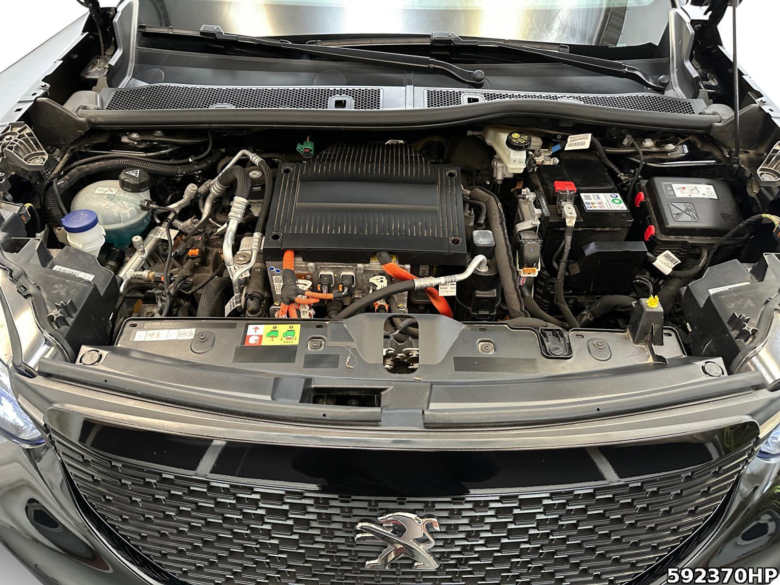 Fahrzeugabbildung Peugeot 2008 e- GT LED Kamera Panorama CarPlay