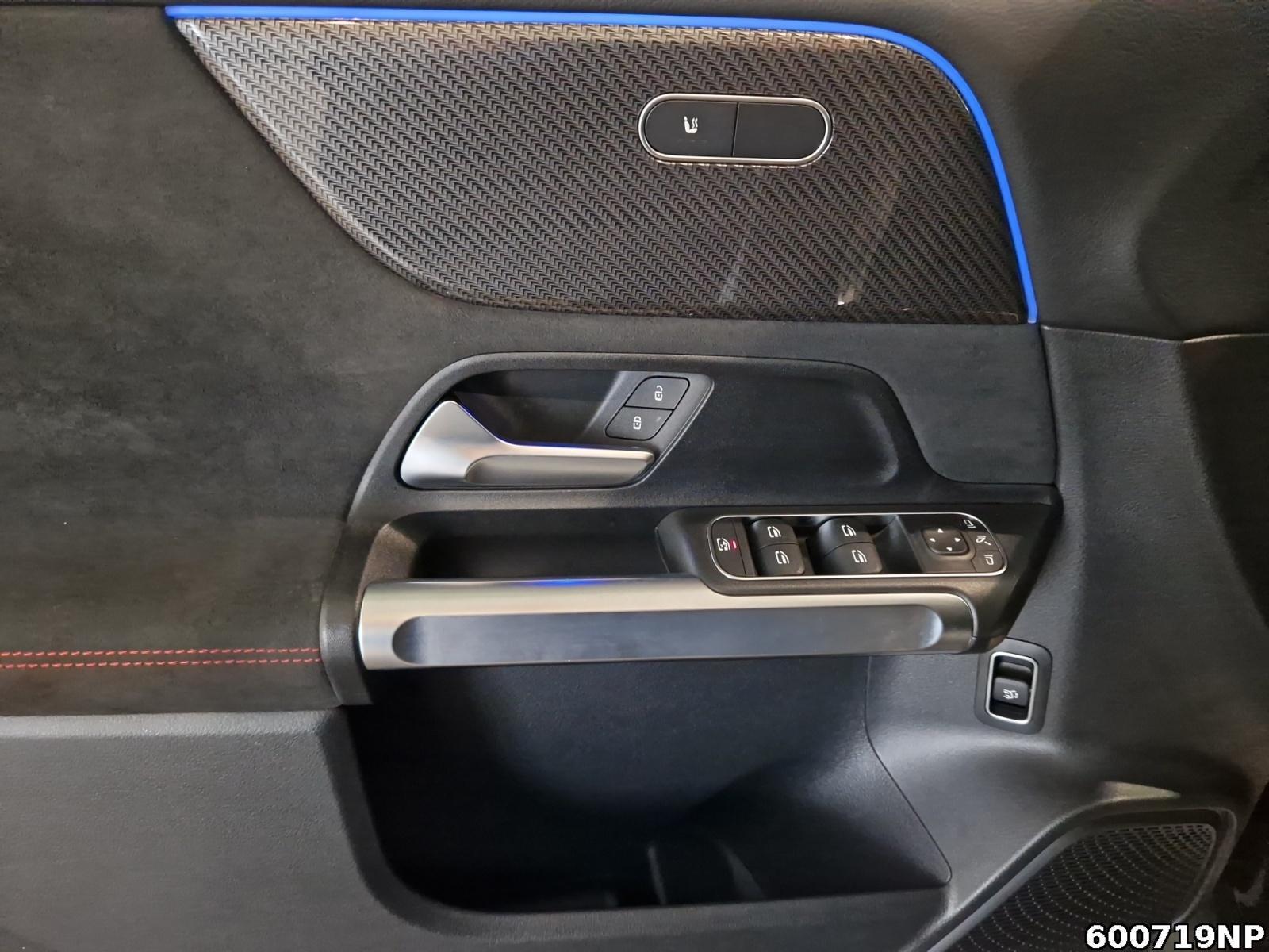 Fahrzeugabbildung Mercedes-Benz GLB 200 AMG AHK Night Kamera Ambiente LED