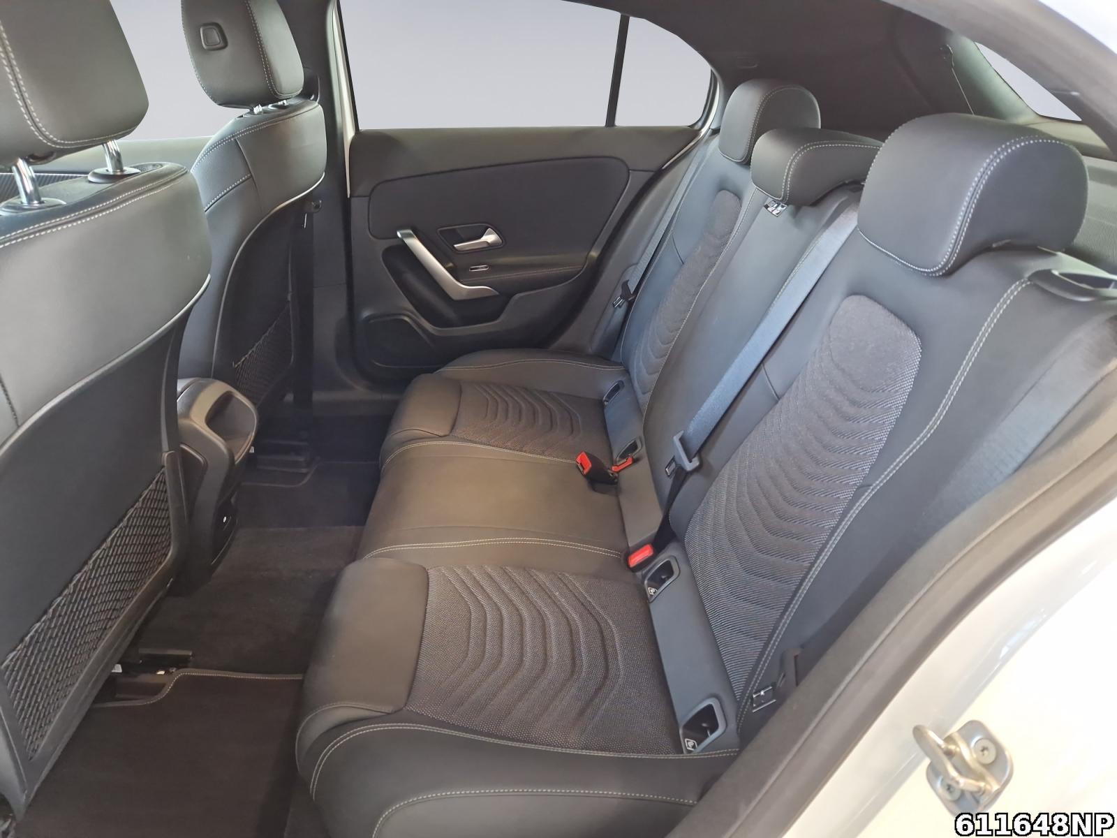Fahrzeugabbildung Mercedes-Benz A 200 Progressive Panoramadach Kamera CarPlay