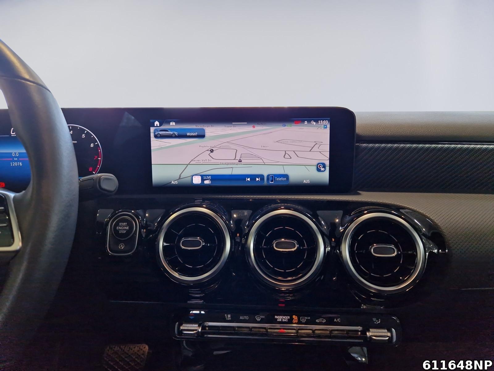 Fahrzeugabbildung Mercedes-Benz A 200 Progressive Panoramadach Kamera CarPlay