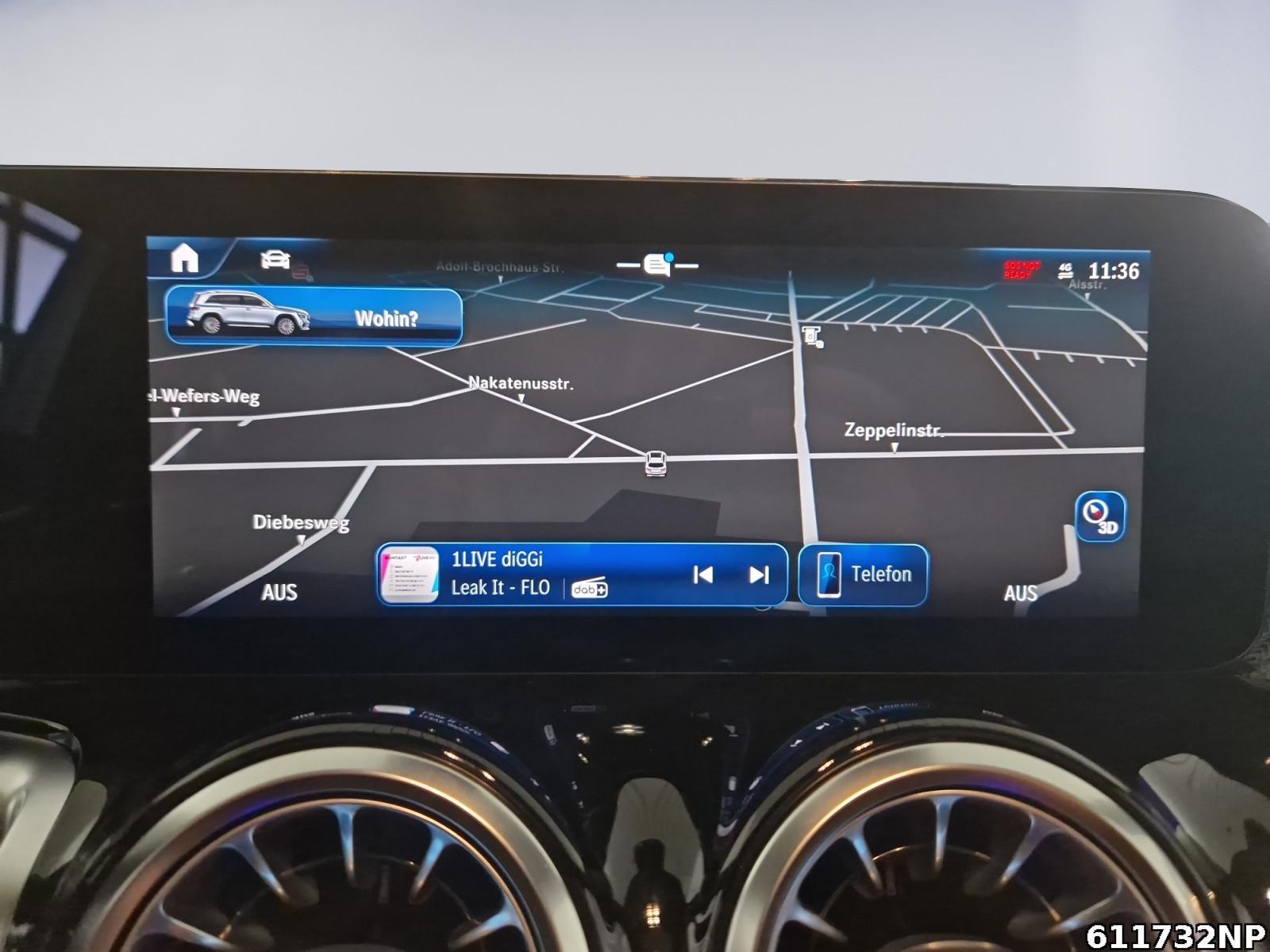 Fahrzeugabbildung Mercedes-Benz GLB 35 AMG 4M Pano AHK Distronic Burmester 360°