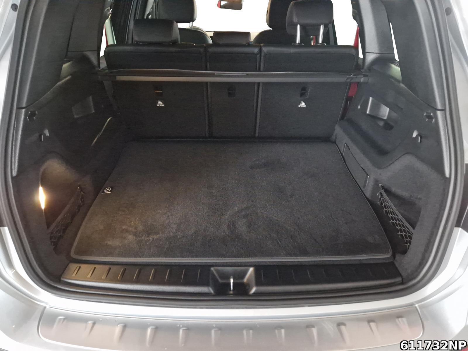 Fahrzeugabbildung Mercedes-Benz GLB 35 AMG 4M Pano AHK Distronic Burmester 360°