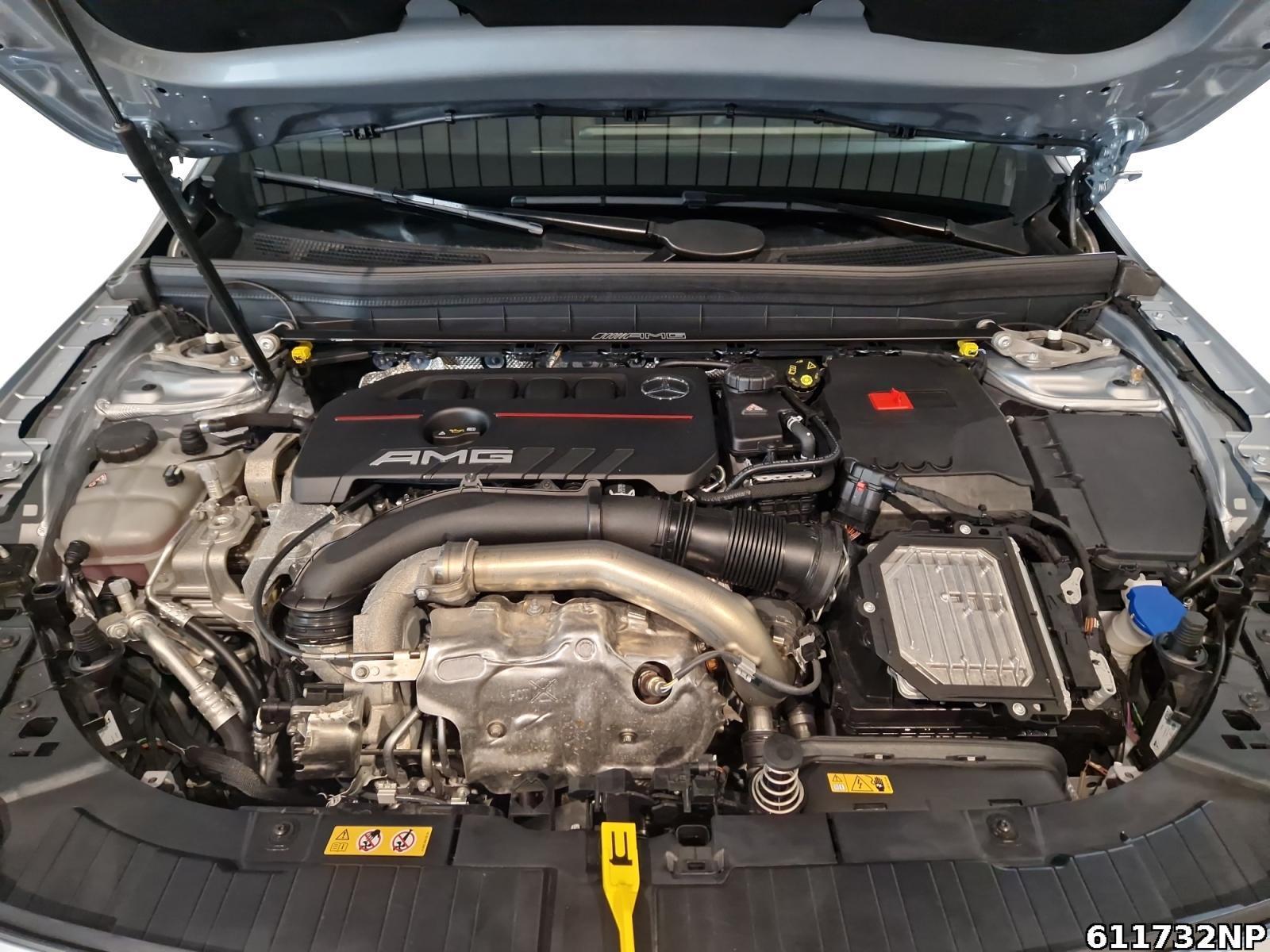 Fahrzeugabbildung Mercedes-Benz GLB 35 AMG 4M Pano AHK Distronic Burmester 360°