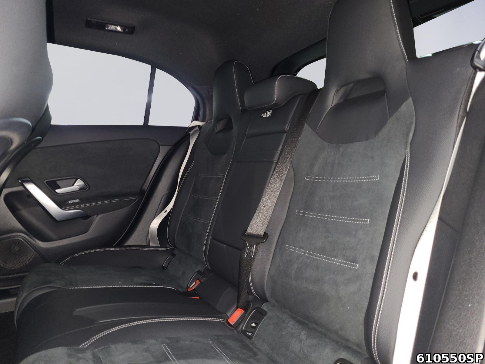 Fahrzeugabbildung Mercedes-Benz A 180 AMG Pano MultiBeam Night