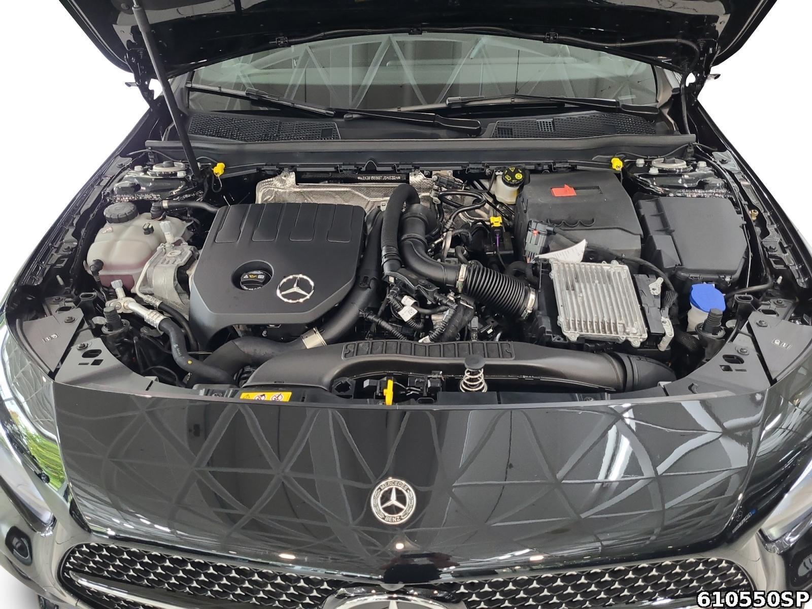 Fahrzeugabbildung Mercedes-Benz A 180 AMG Pano MultiBeam Night