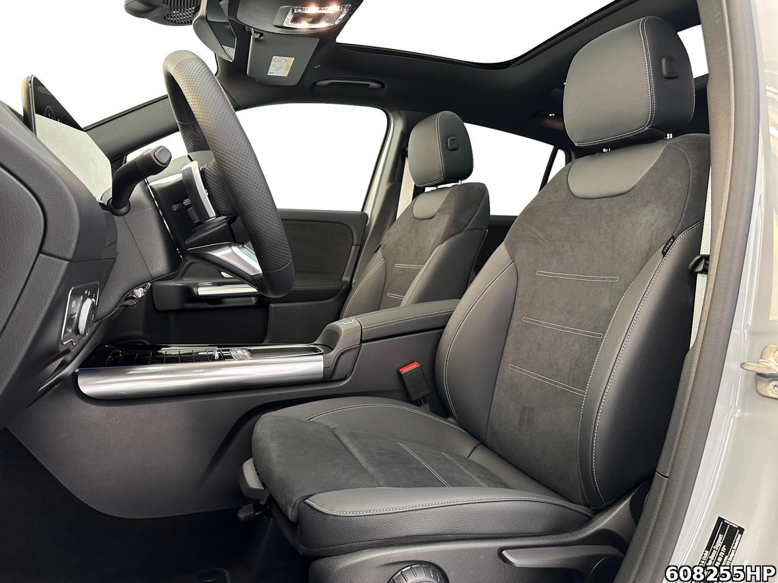 Fahrzeugabbildung Mercedes-Benz GLA 200 AMG AHK Pano Multibeam Distronic 20